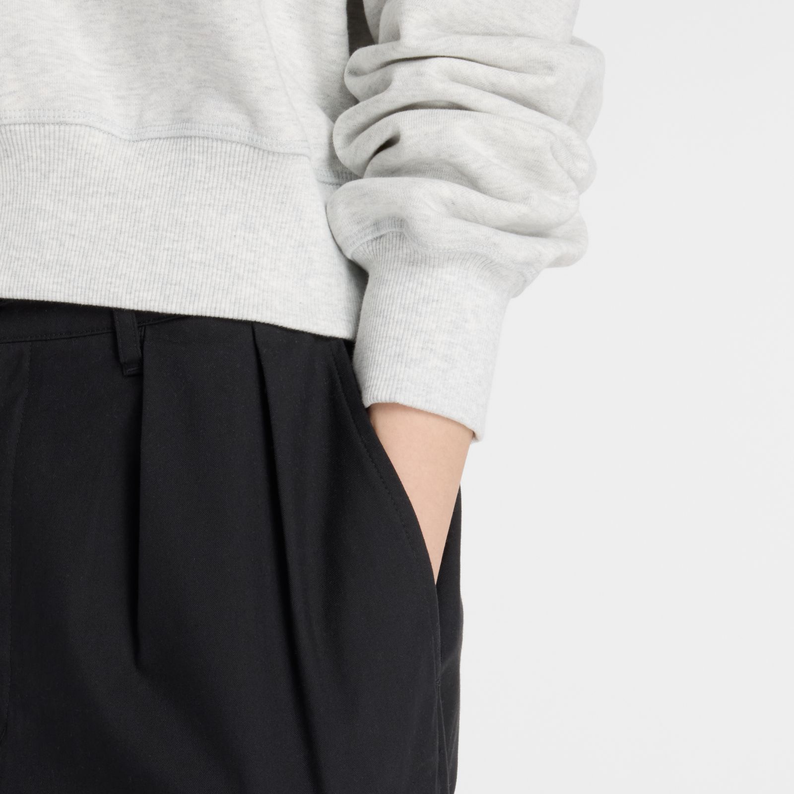 Женские худи New Balance Athletics Premium Logo Relaxed Crop Crew — фото 6