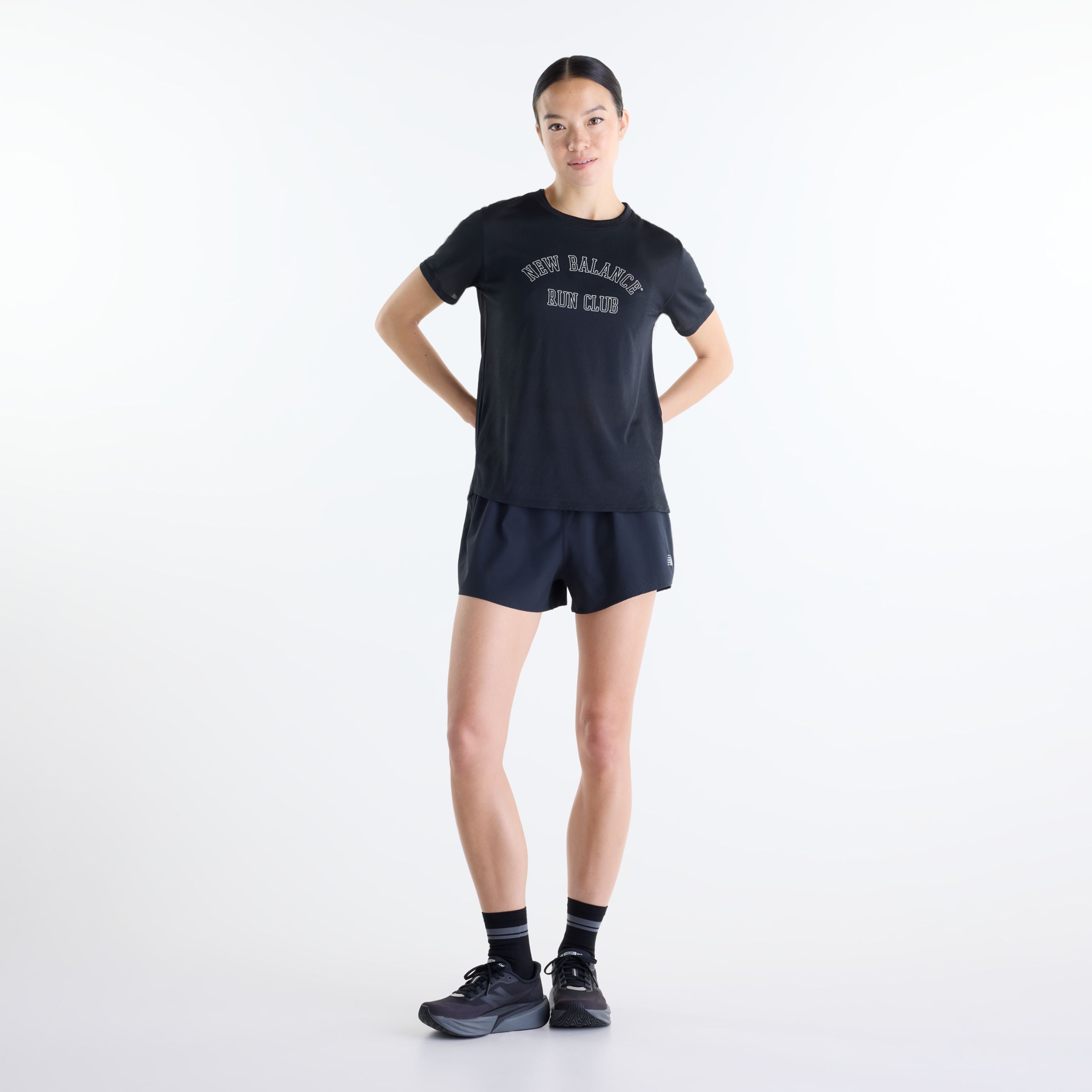 Gemma 穿著尺碼 S, 身高 5'7"/170.18cm 公分. 胸圍 : 30.5"/77.47cm, 腰圍 : 24"/60.96cm, 臀圍 : 35"/88.9cm