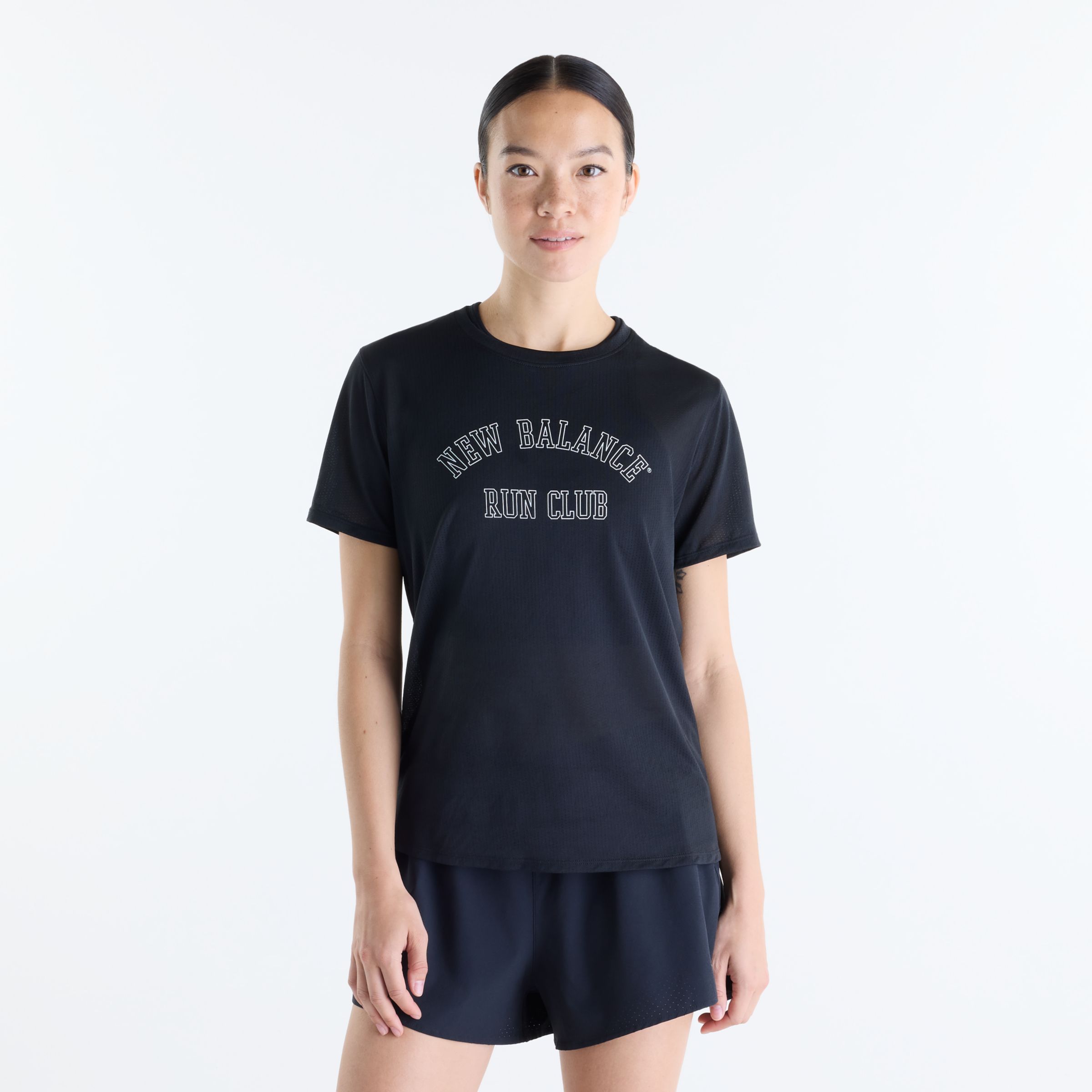 Gemma 穿著尺碼 S, 身高 5'7"/170.18cm 公分. 胸圍 : 30.5"/77.47cm, 腰圍 : 24"/60.96cm, 臀圍 : 35"/88.9cm