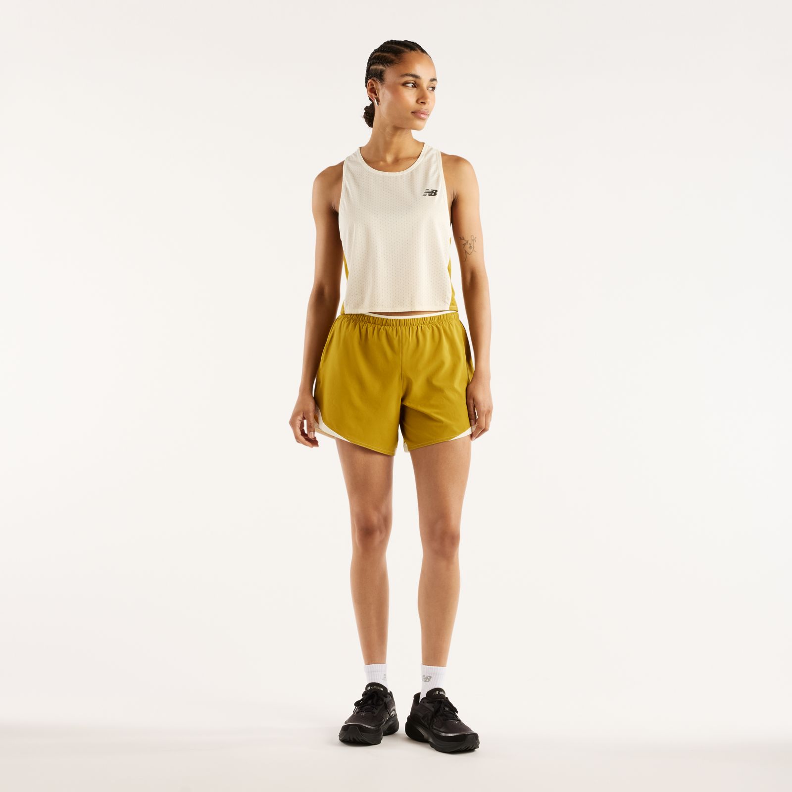 Женские футболки New Balance Viz-Tech Run Singlet — фото 2