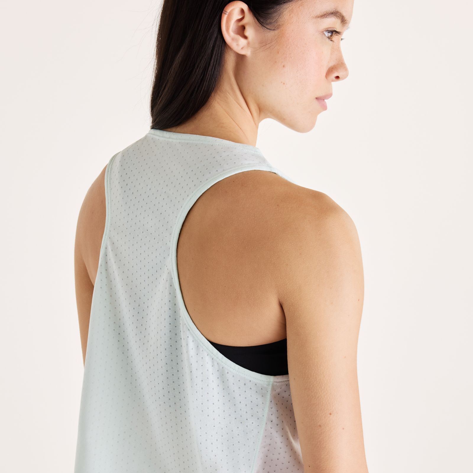 Женские футболки New Balance Viz-Tech Run Singlet — фото 5