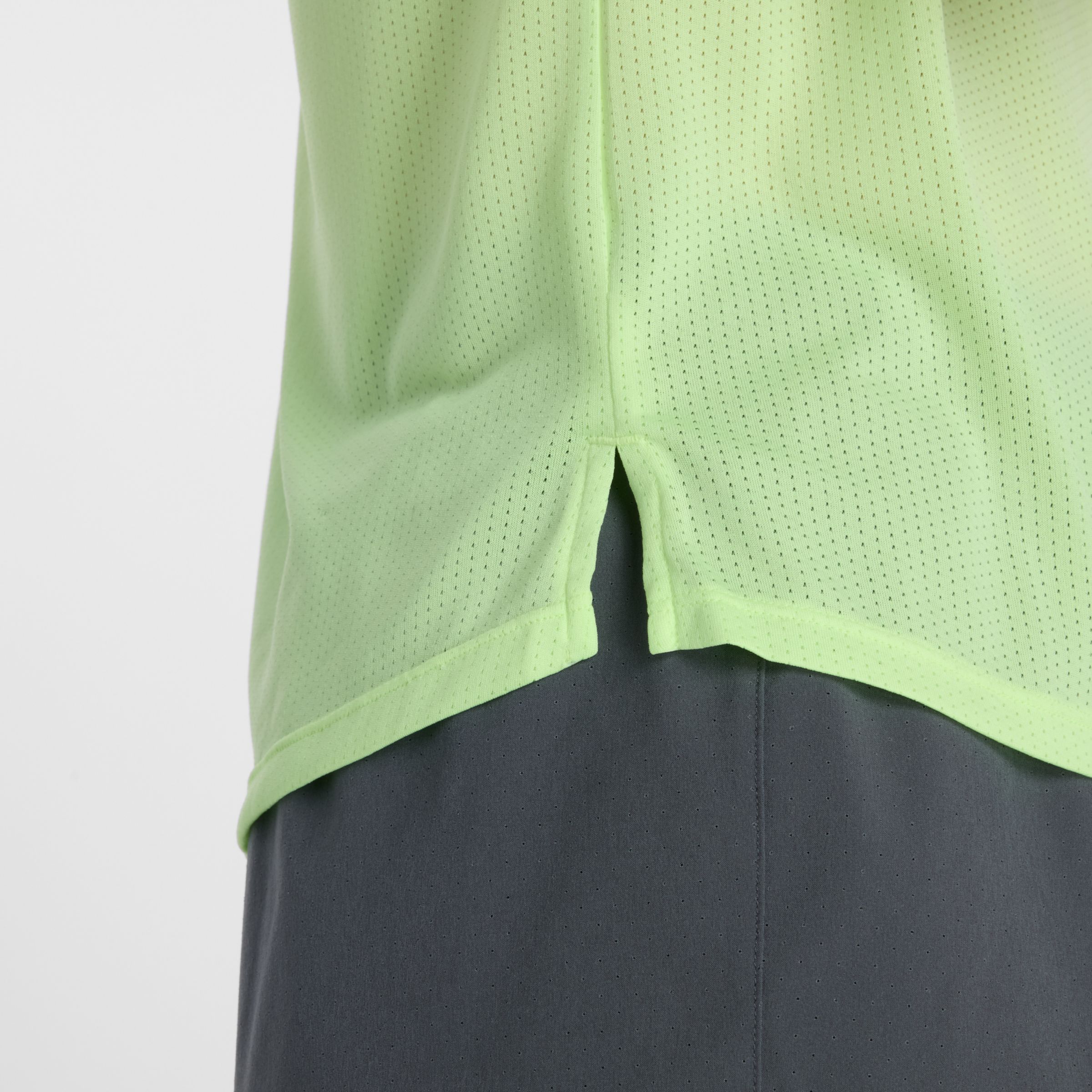 United Airlines NYC Half Women's RC Essential T-Shirt