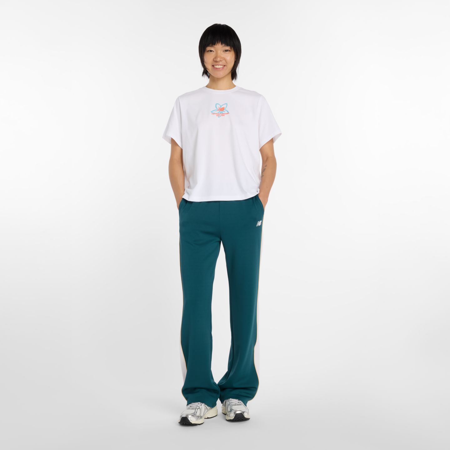 Женская футболка New Balance Boston City Run Relaxed, цвет: Белый — фото 2