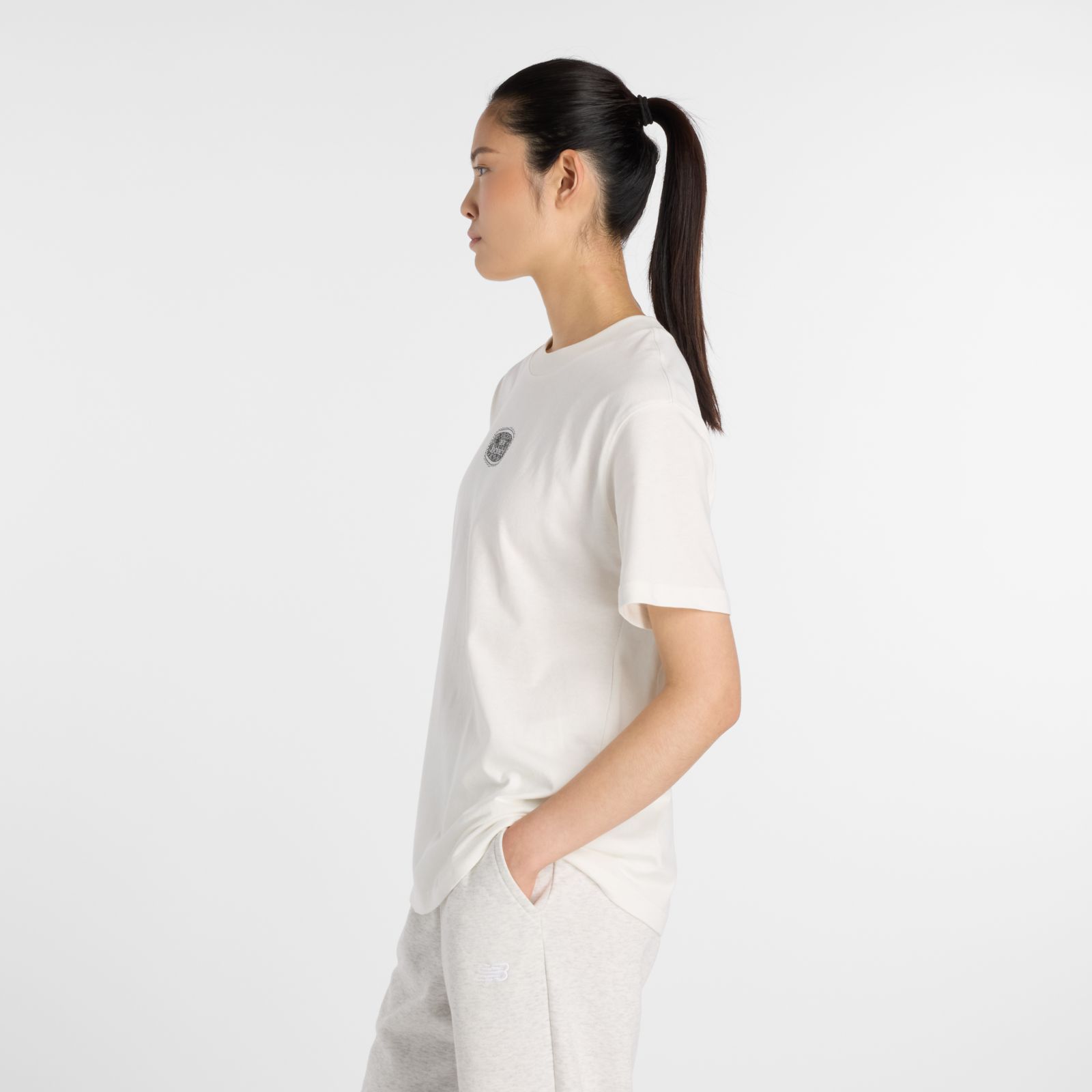 Женские футболки New Balance Lace Icon T-Shirt — фото 2