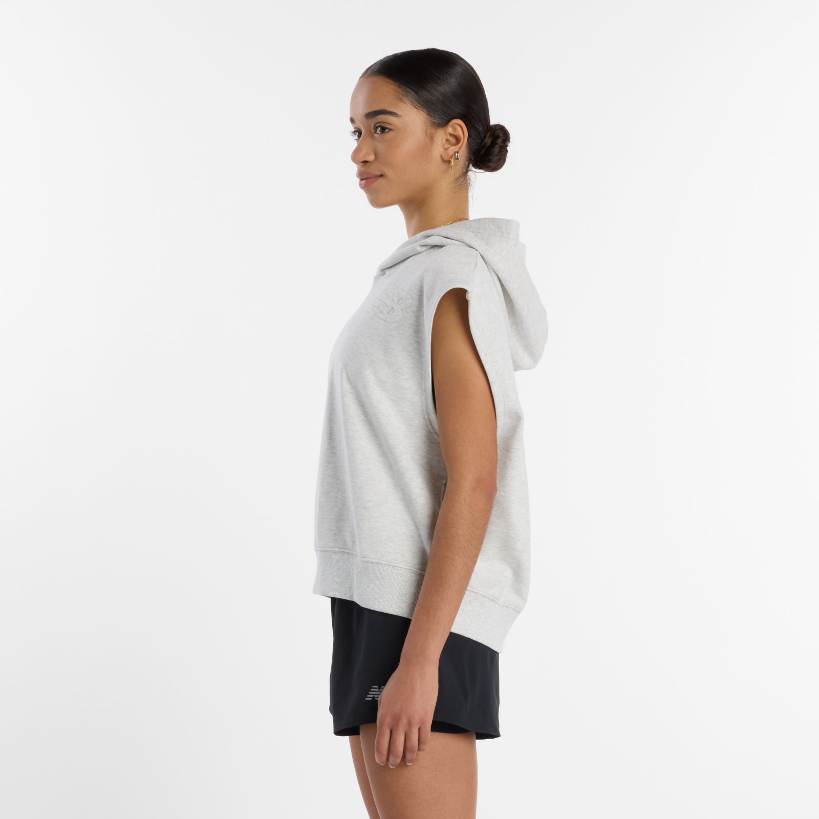 Женские худи New Balance Embossed Sleeveless Hoodie — фото 5