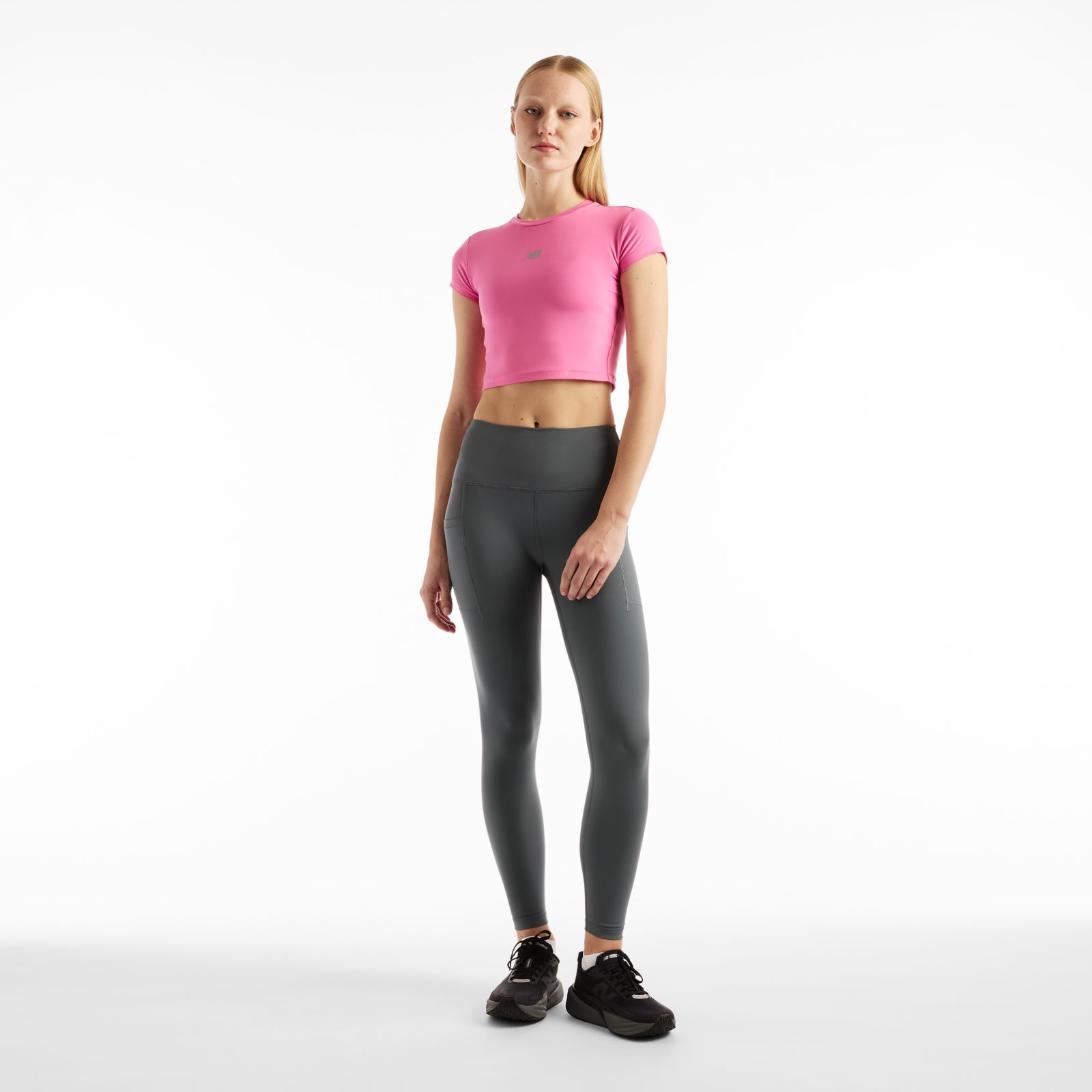 Женские футболки New Balance NB Harmony Fitted T-Shirt — фото 2