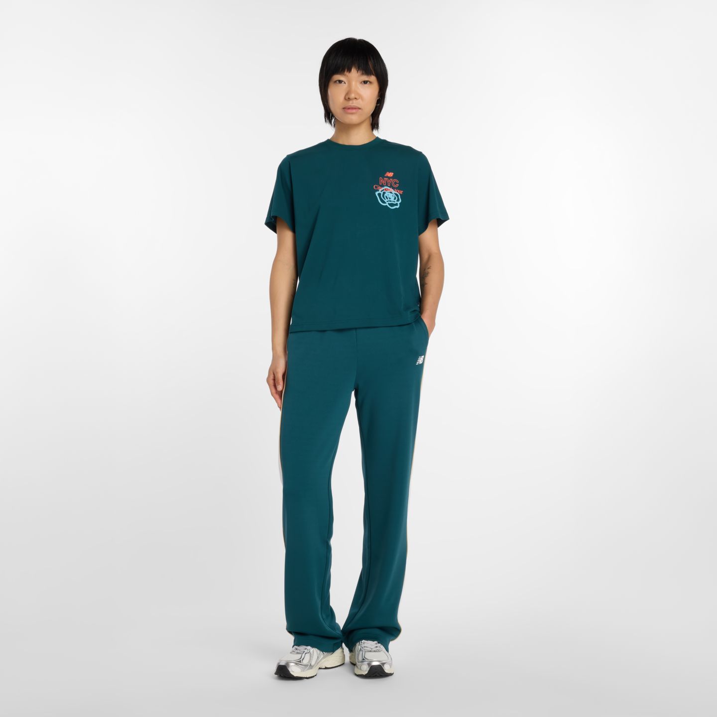 Женская футболка New Balance NY City Run Relaxed, цвет: Зелёный — фото 2