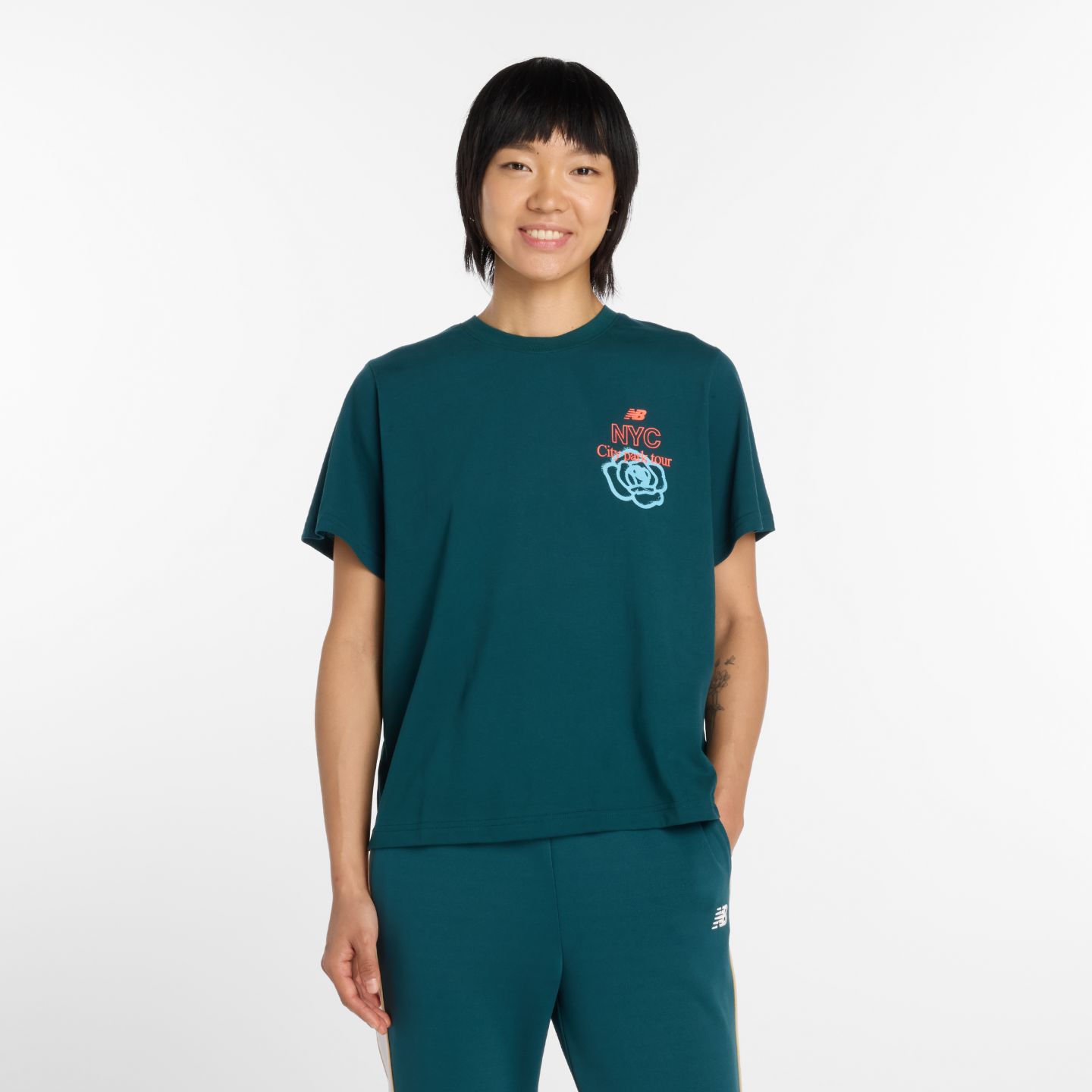 Женская футболка New Balance NY City Run Relaxed, цвет: Зелёный — фото 1