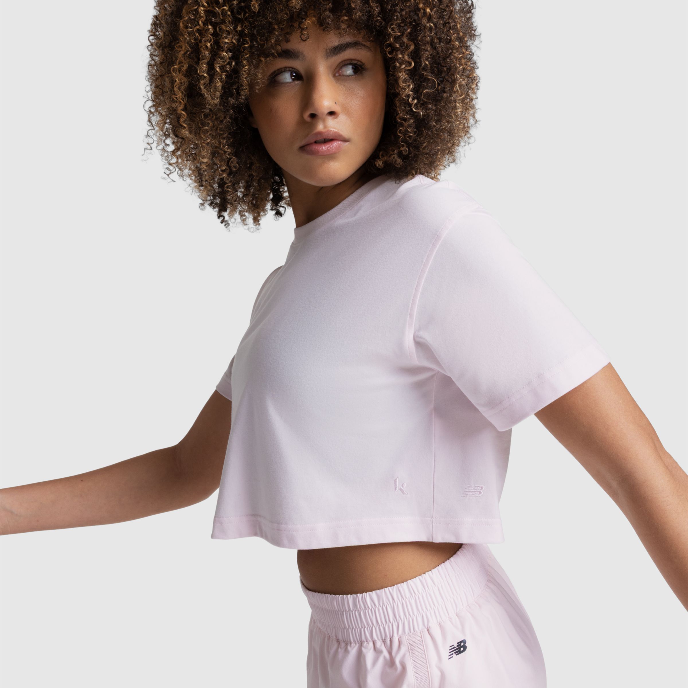 Klutch X NBクロップドバーサタイルTシャツ