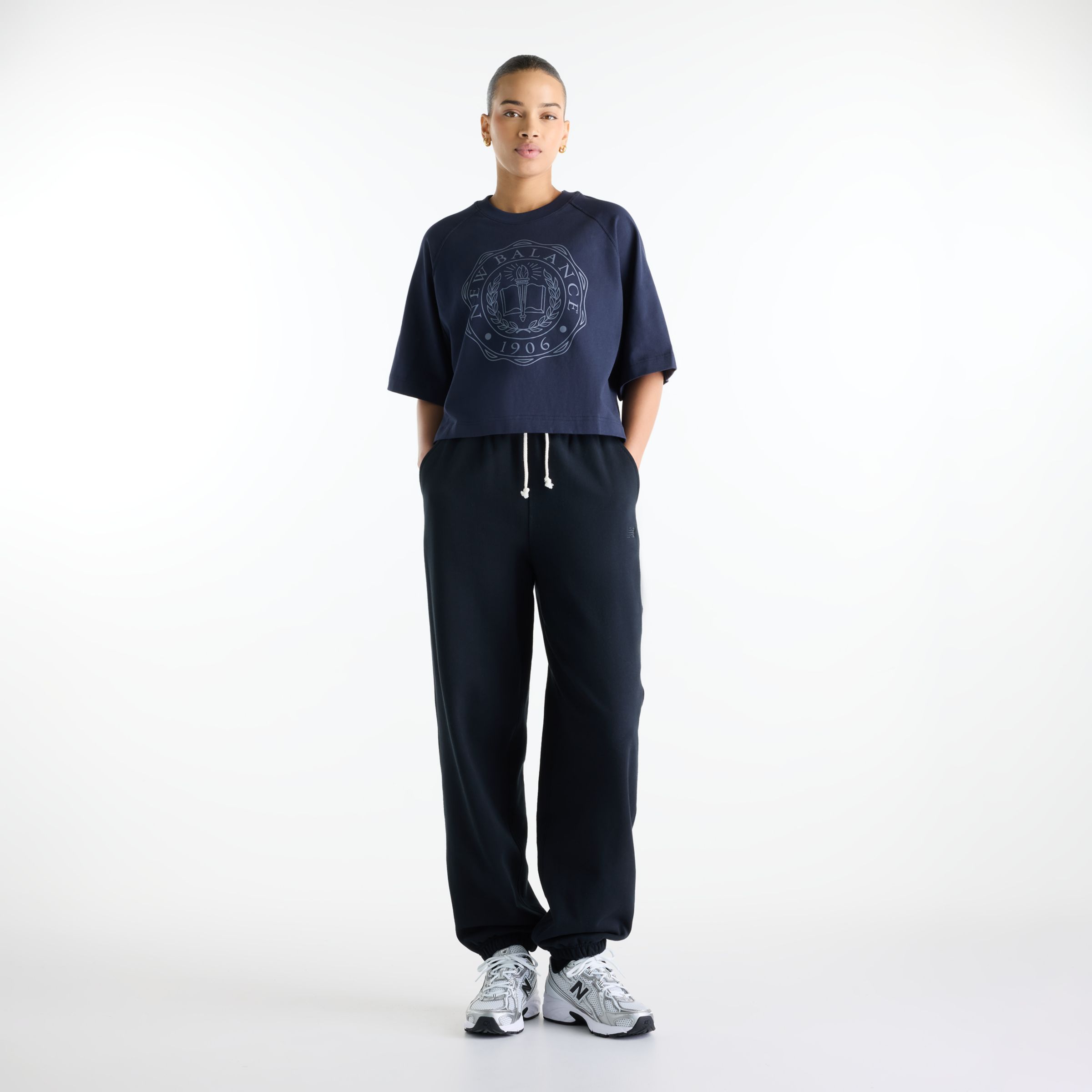 Nisaa is wearing size S and is 5'10"/177.8cm. Chest: 32"/81.28cm, Waist: 26"/66.04cm, Hips: 39"/99.06cm