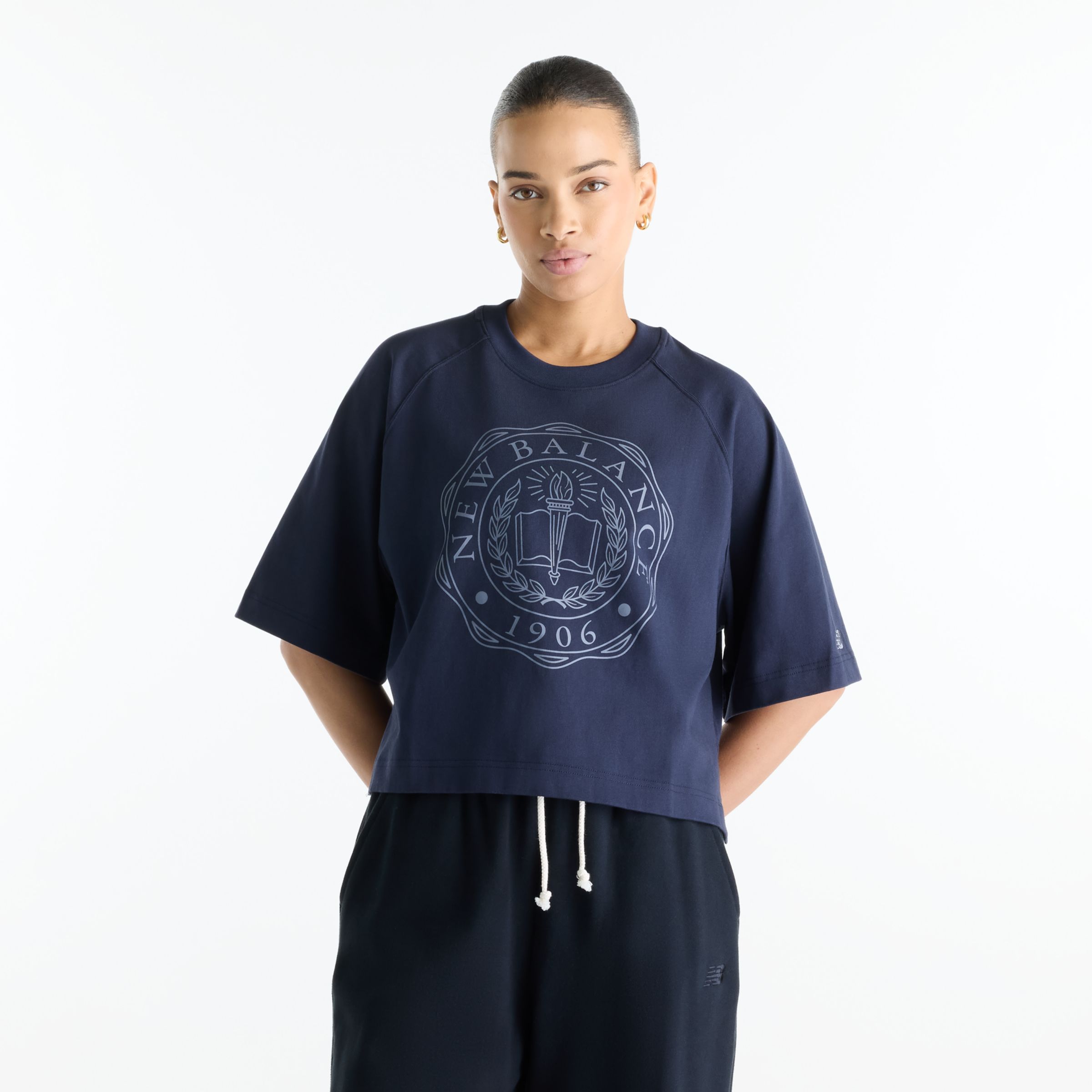 Nisaa is wearing size S and is 5'10"/177.8cm. Chest: 32"/81.28cm, Waist: 26"/66.04cm, Hips: 39"/99.06cm