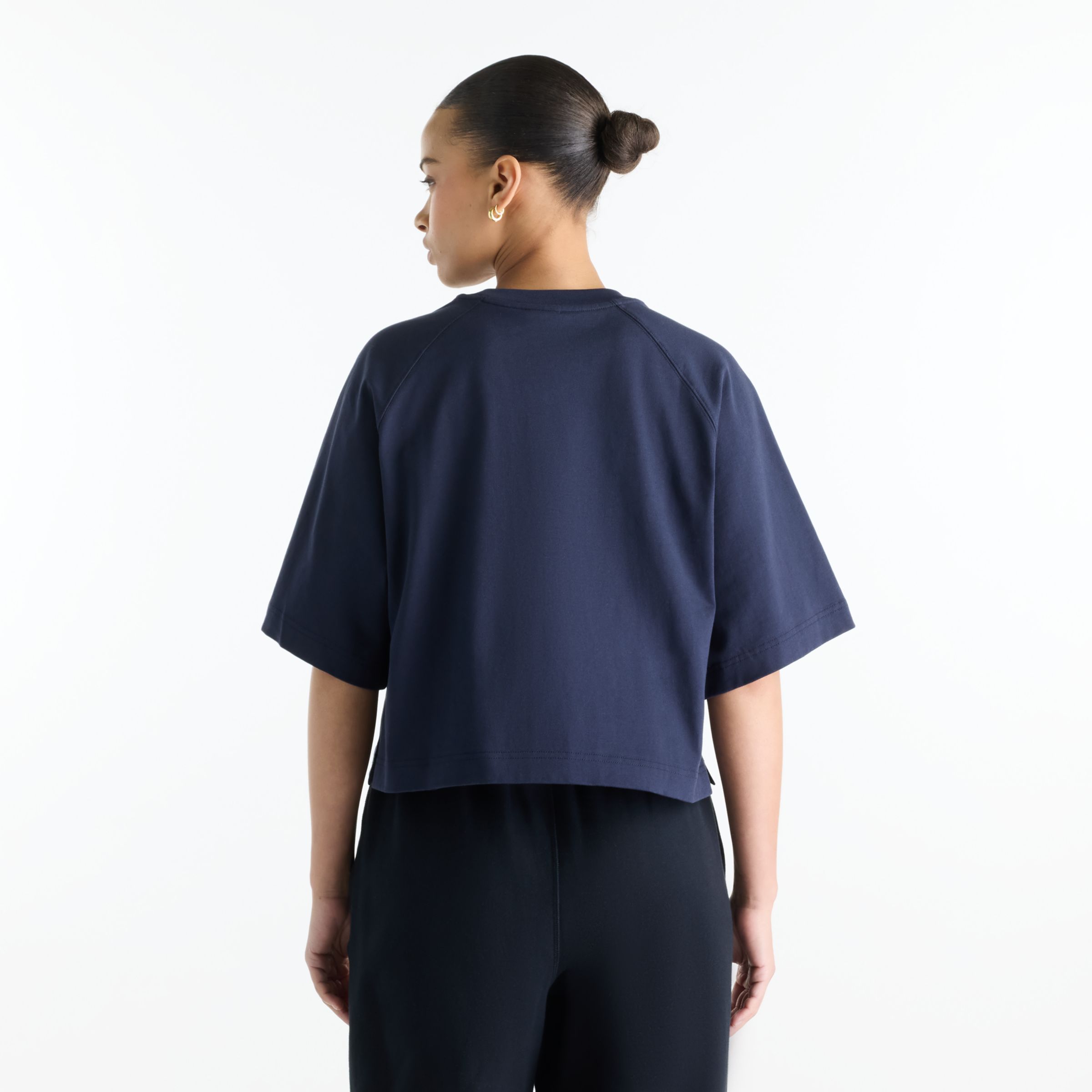 Nisaa is wearing size S and is 5'10"/177.8cm. Chest: 32"/81.28cm, Waist: 26"/66.04cm, Hips: 39"/99.06cm