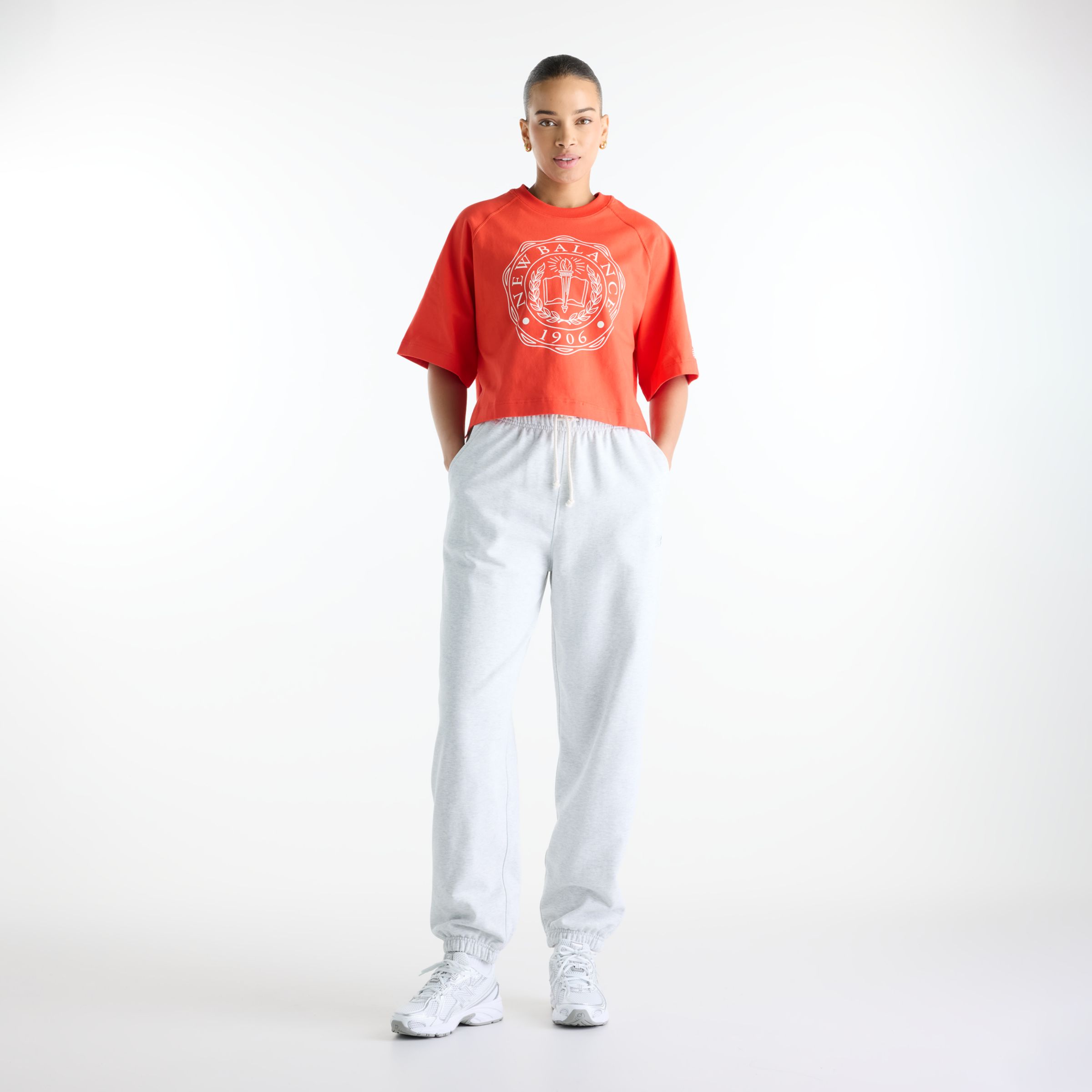 Nisaa is wearing size S and is 5'10"/177.8cm. Chest: 32"/81.28cm, Waist: 26"/66.04cm, Hips: 39"/99.06cm
