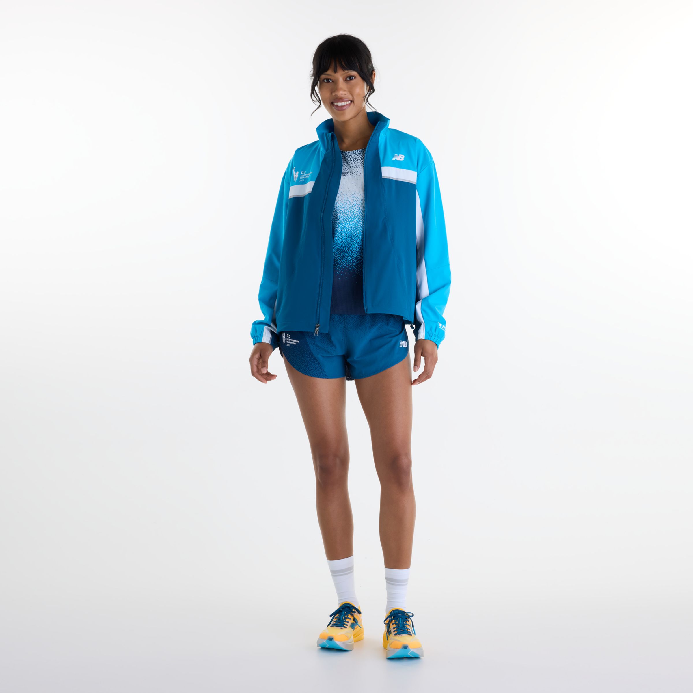 Chi is wearing size S and is 5'9"/ 175cm. Chest: 32"/81cm, Waist: 24"/61cm, Hips: 35"/89cm