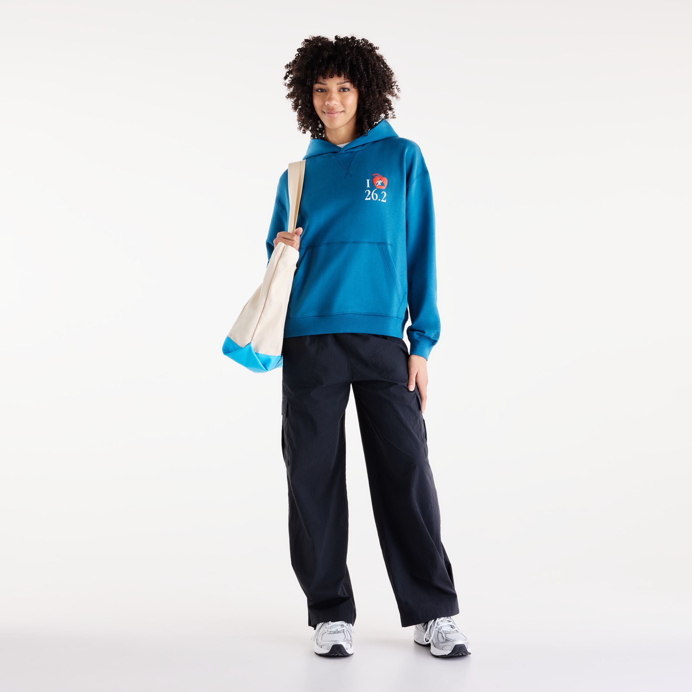 Payton is wearing size S and is 31"/45cm. Chest: 31" / 79 cm, Waist: 24.5" / 62 cm, Hips: 37" / 94 cm