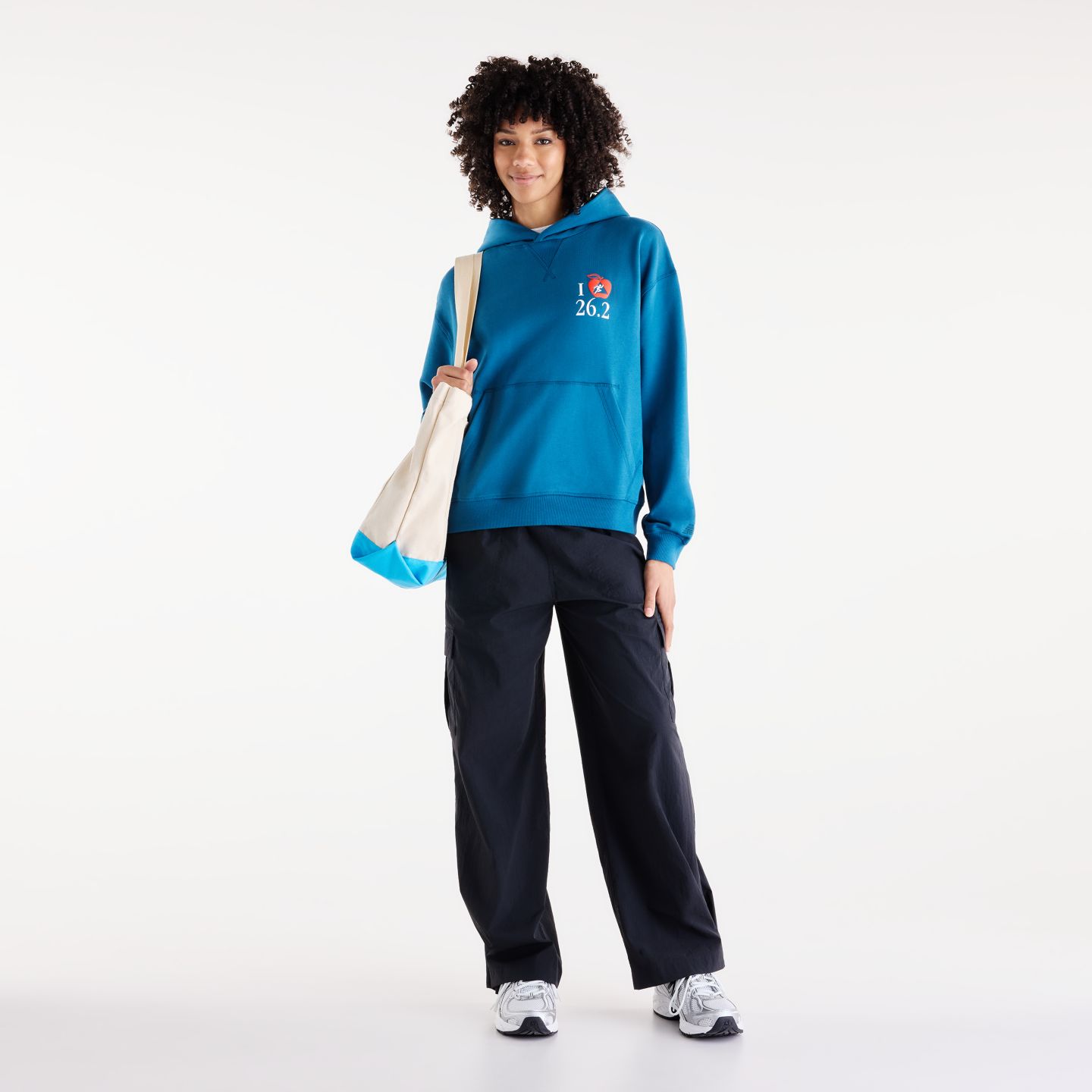 Женское худи New Balance NYC Marathon Athletics French Terry Graphic - Apple, цвет: Streamsong — фото 2
