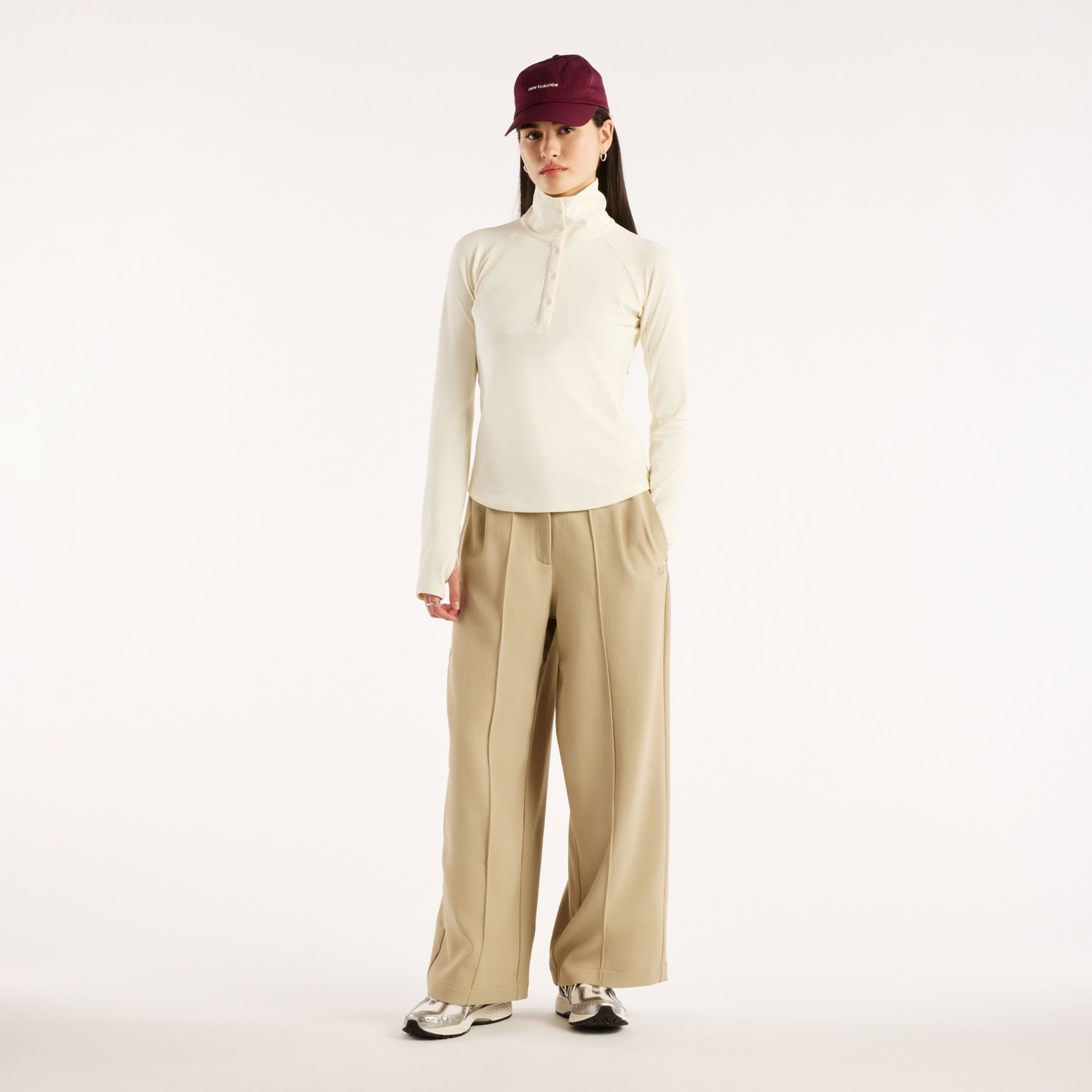 Augustina 穿著尺碼 S, 身高 5'7"/171cm 公分. 胸圍 : 32"/81cm, 腰圍 : 24"/61cm, 臀圍 : 36.25"/92cm