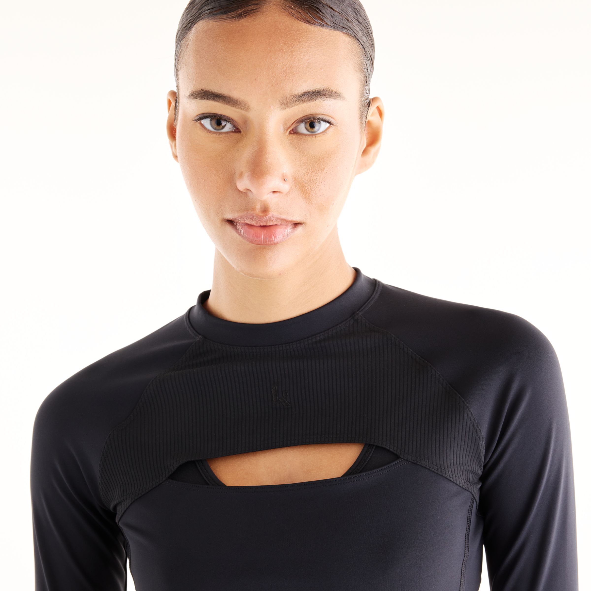 Lola is wearing size S and is 5'8"/172.72cm. Chest: 31.5"/80.01cm, Waist: 25.5"/64.77cm, Hips: 36"/91.44cm