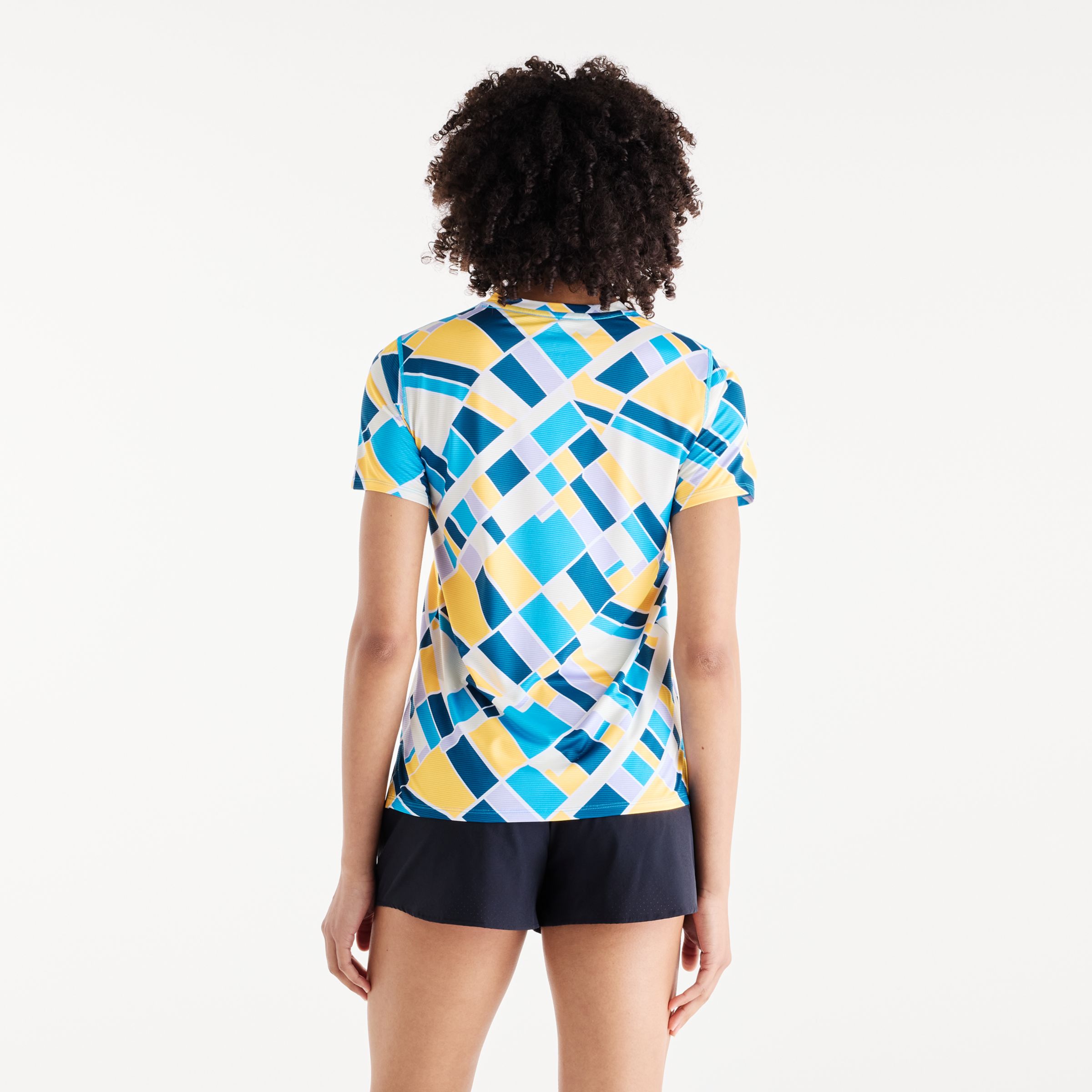 Payton is wearing size S and is 31"/45cm. Chest: 31" / 79 cm, Waist: 24.5" / 62 cm, Hips: 37" / 94 cm