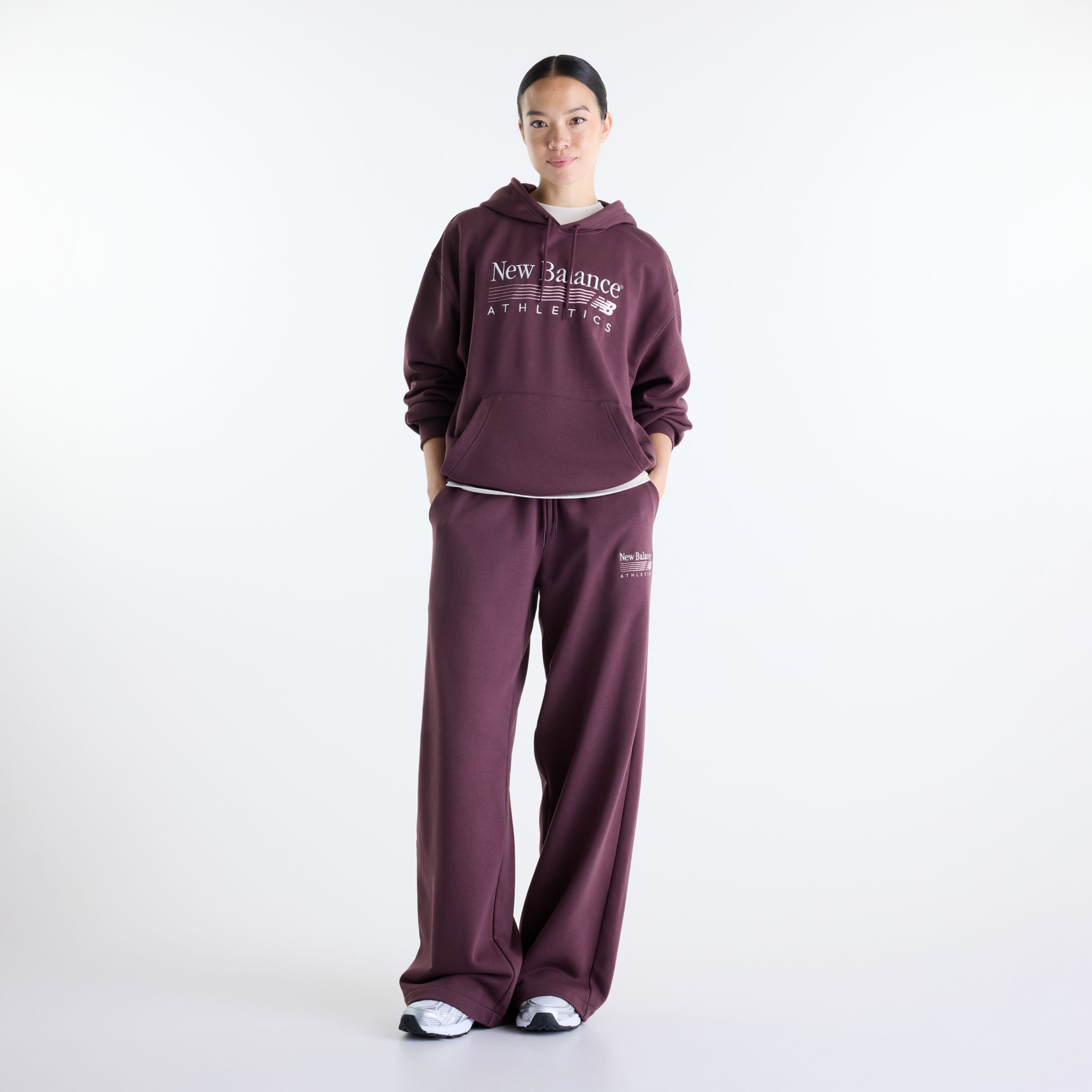 Gemma is wearing size S and is 5'7"/170.18cm. Chest: 30.5"/77.47cm, Waist: 24"/60.96cm, Hips: 35"/88.9cm