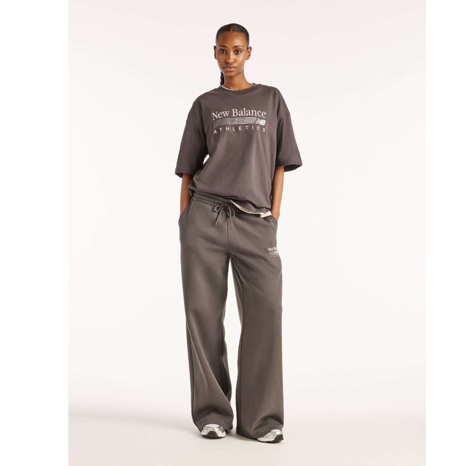 Женские футболки New Balance Trackside Oversized T-Shirt — фото 2