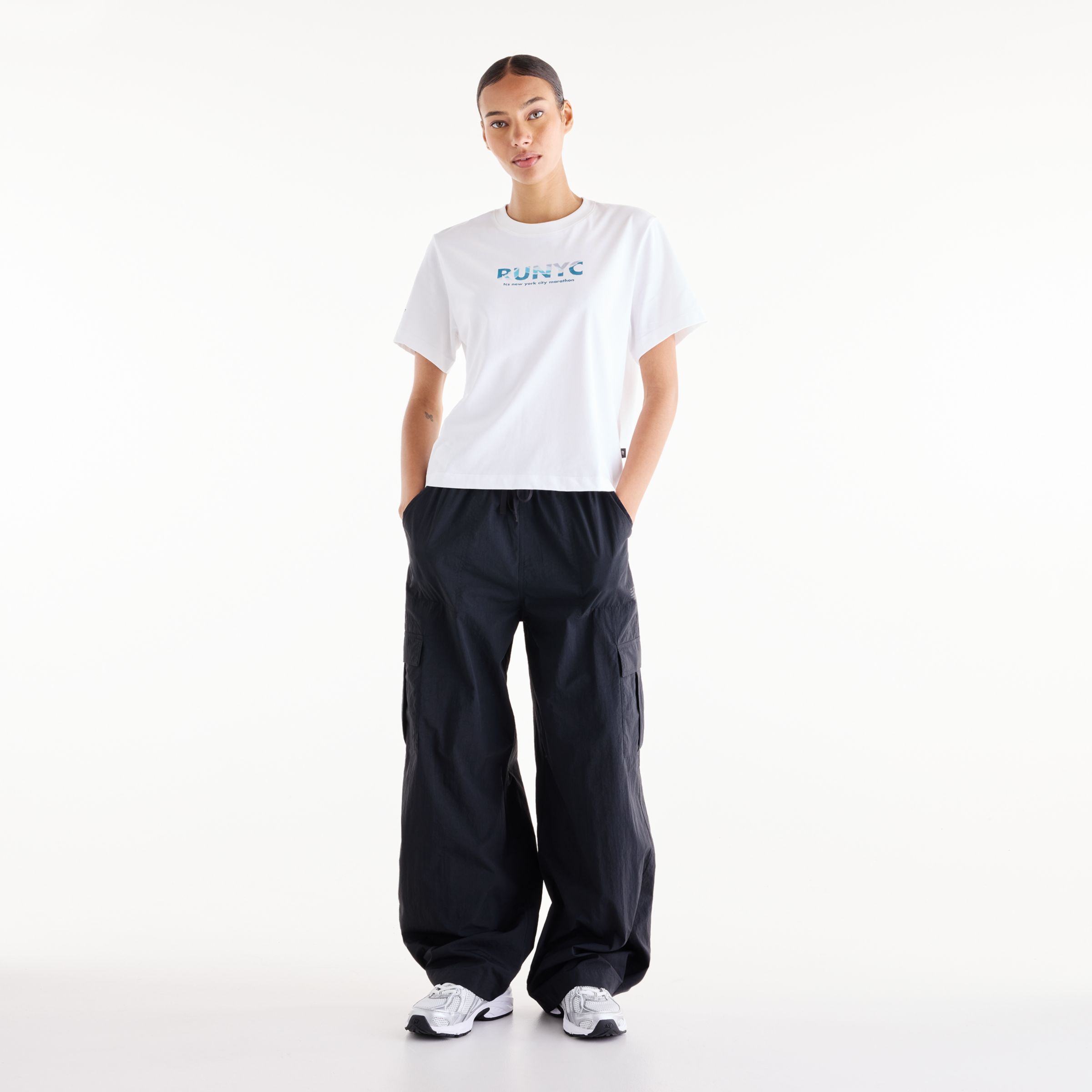 Lola is wearing size S and is 5'8"/172.72cm. Chest: 31.5"/80.01cm, Waist: 25.5"/64.77cm, Hips: 36"/91.44cm