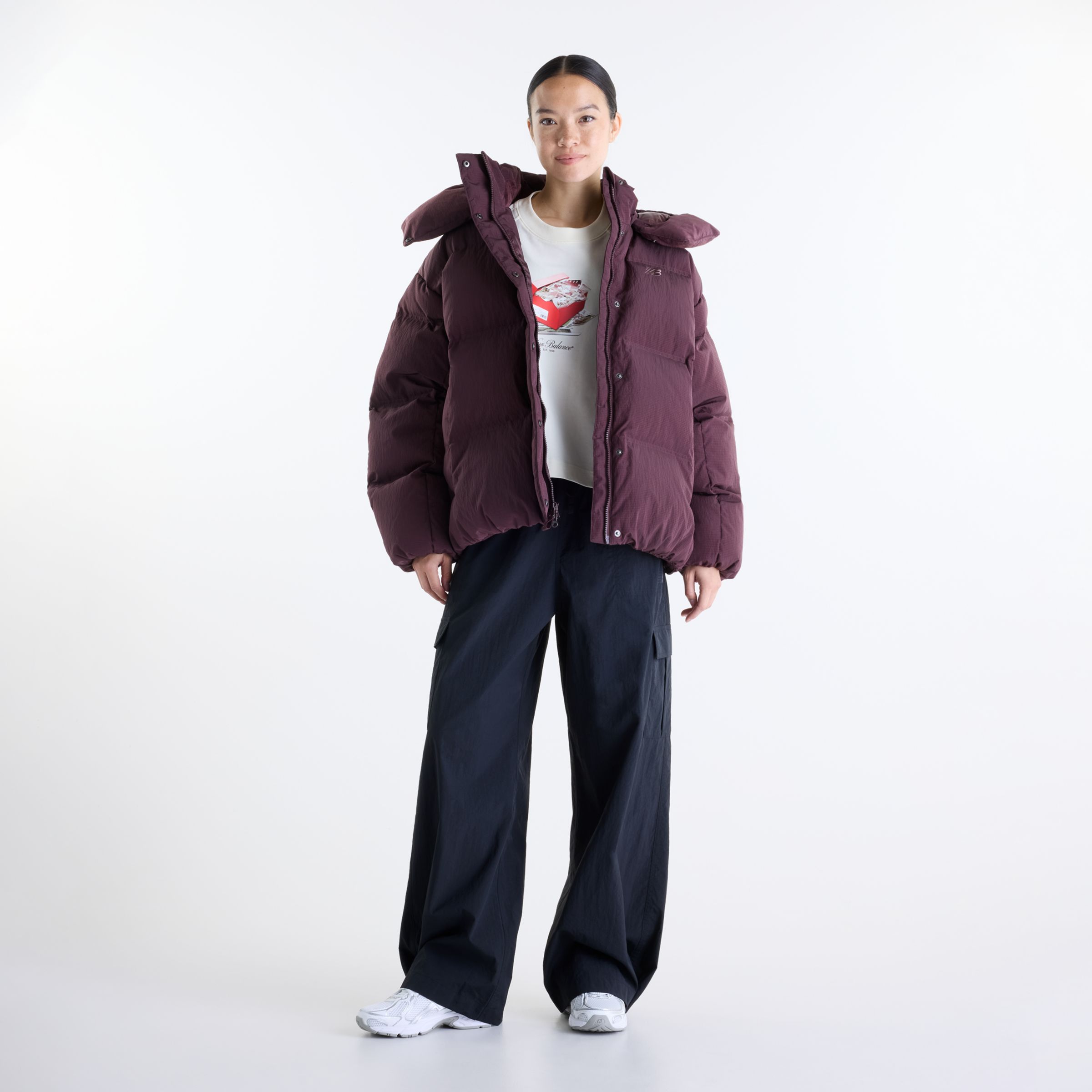 Gemma is wearing size S and is 5'7"/170.18cm. Chest: 30.5"/77.47cm, Waist: 24"/60.96cm, Hips: 35"/88.9cm