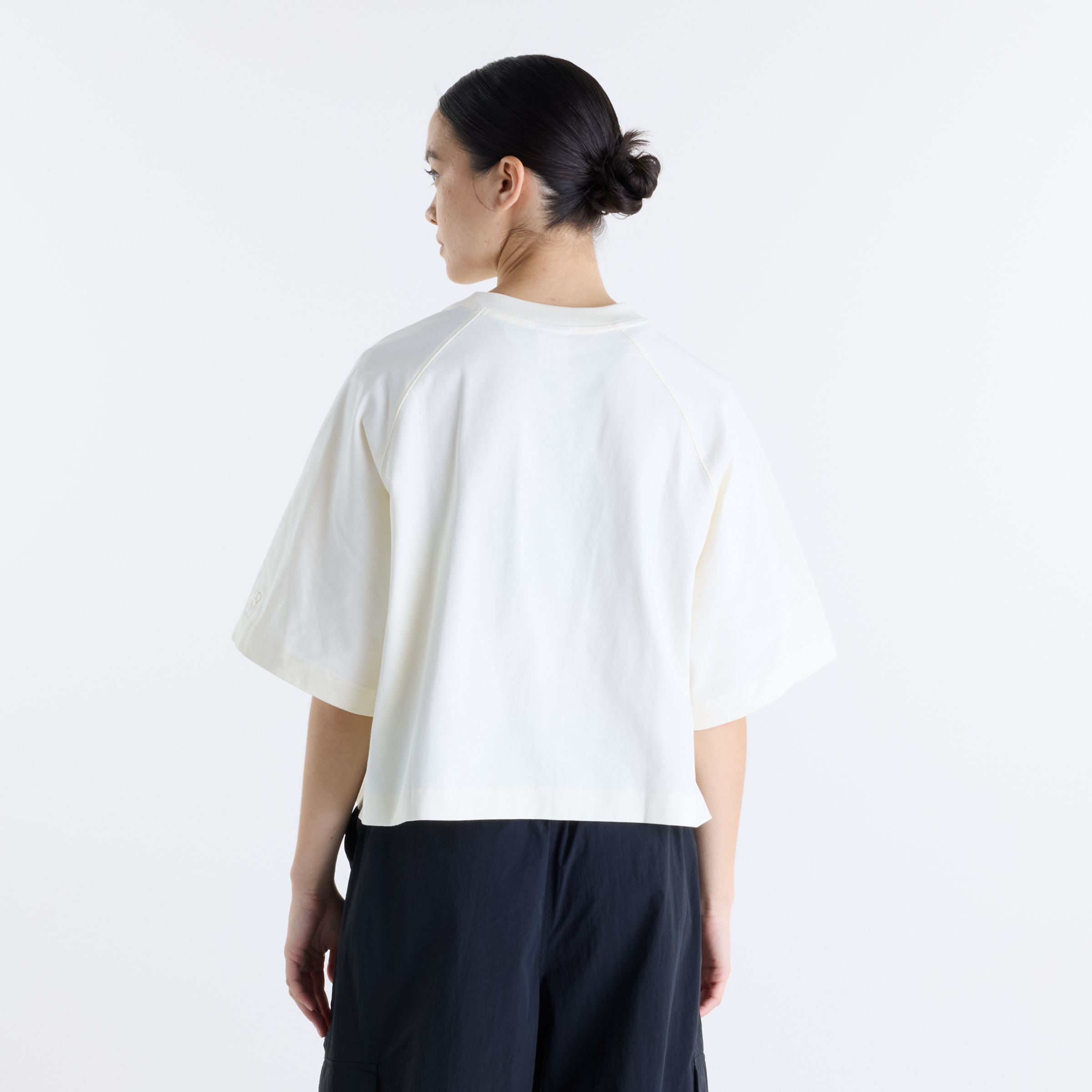 Gemma is wearing size S and is 5'7"/170.18cm. Chest: 30.5"/77.47cm, Waist: 24"/60.96cm, Hips: 35"/88.9cm