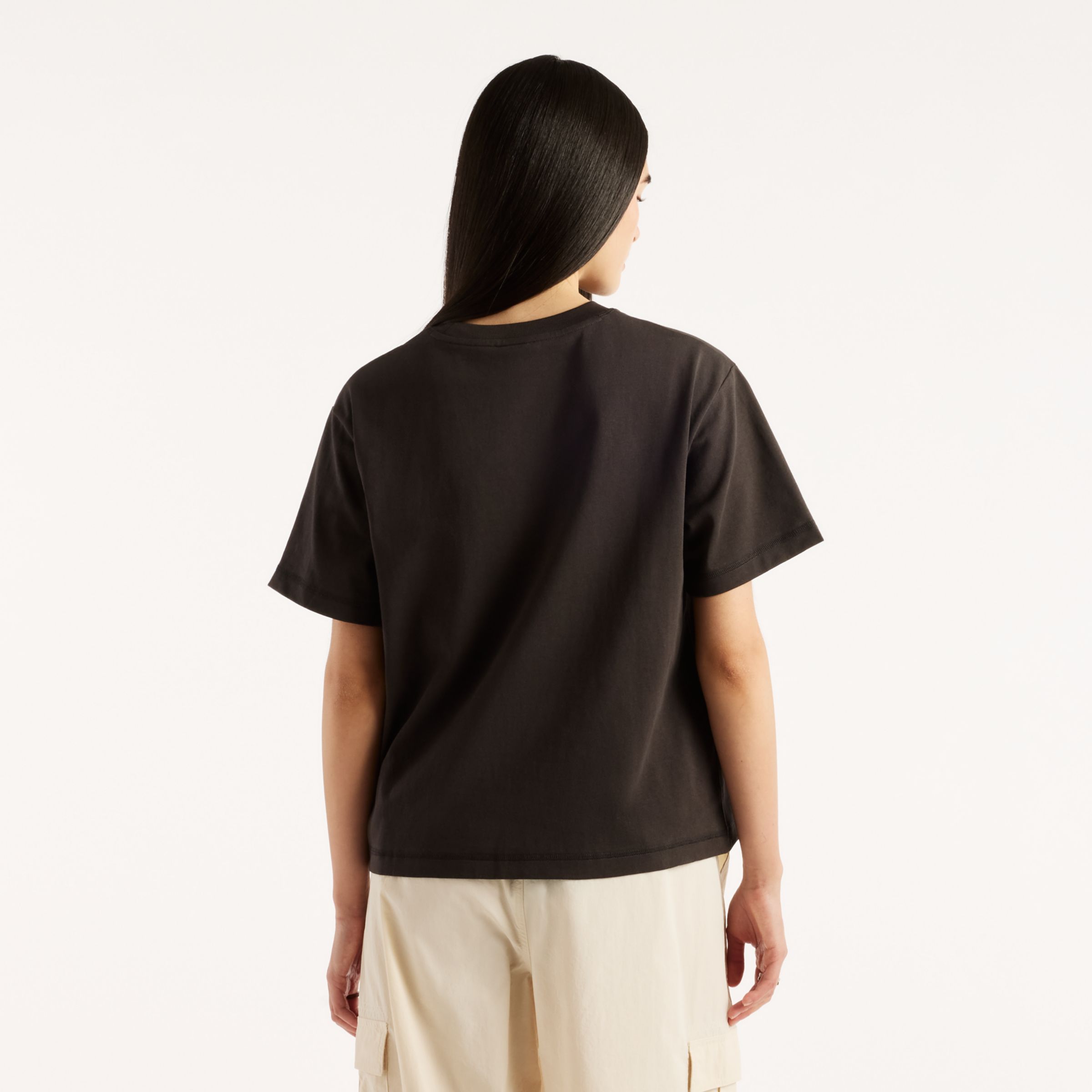Augustina 穿著尺碼 S, 身高 5'7"/171cm 公分. 胸圍 : 32"/81cm, 腰圍 : 24"/61cm, 臀圍 : 36.25"/92cm