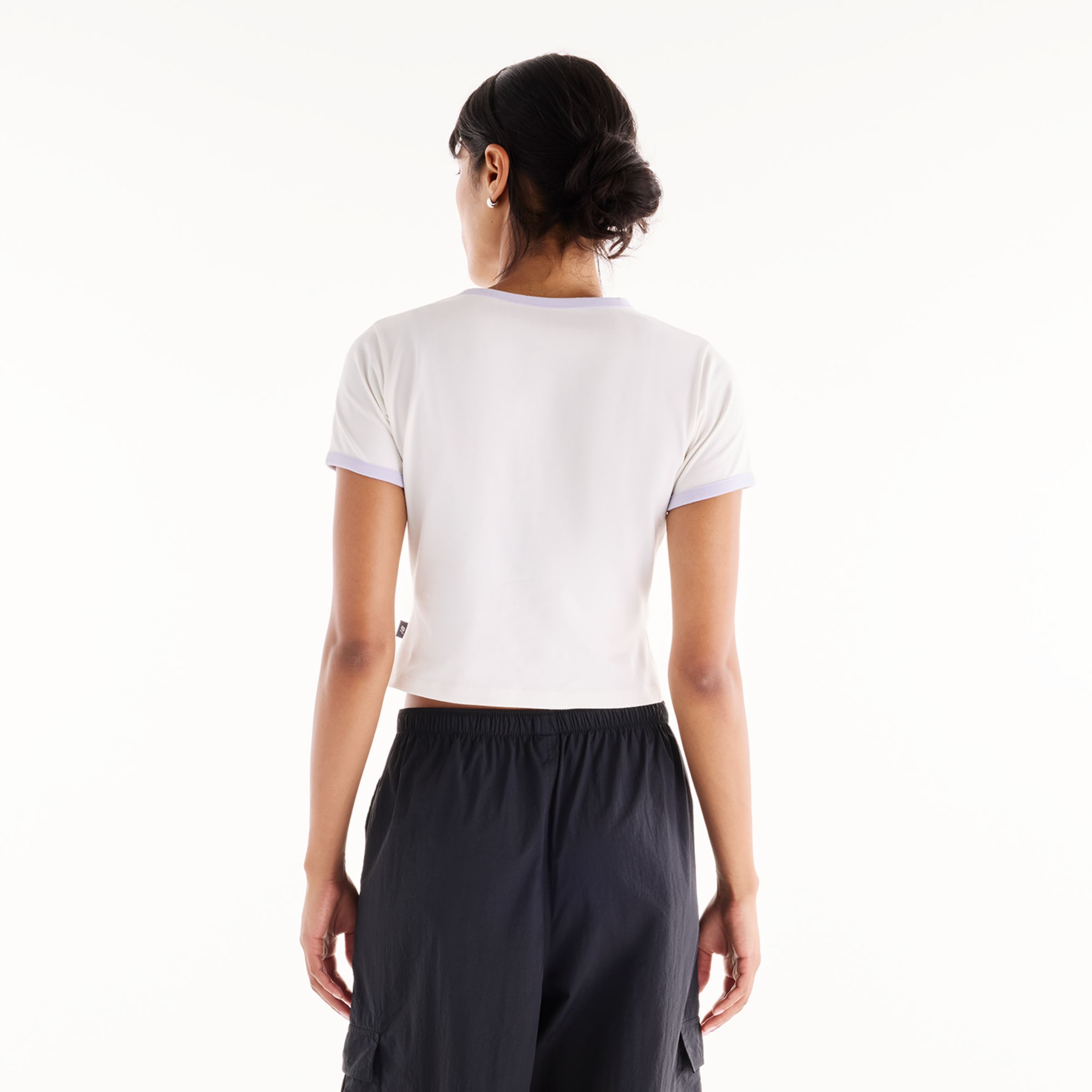 Chi is wearing size S and is 5'9"/ 175cm. Chest: 32"/81cm, Waist: 24"/61cm, Hips: 35"/89cm