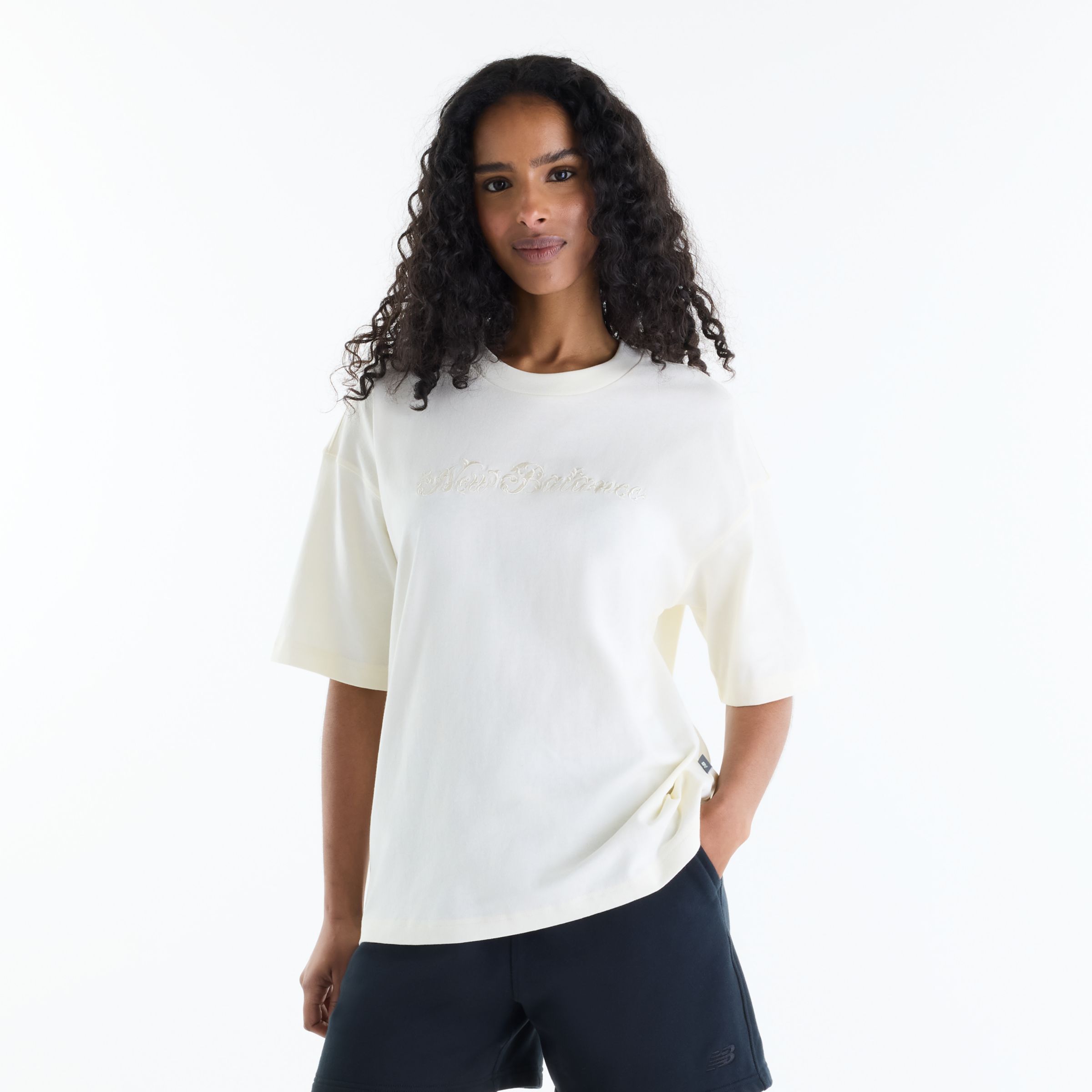 Eileen is wearing size S and is 5'9"/175.26cm. Chest: 33"/83.82cm, Waist: 25"/63.5cm, Hips: 38"/96.52cm
