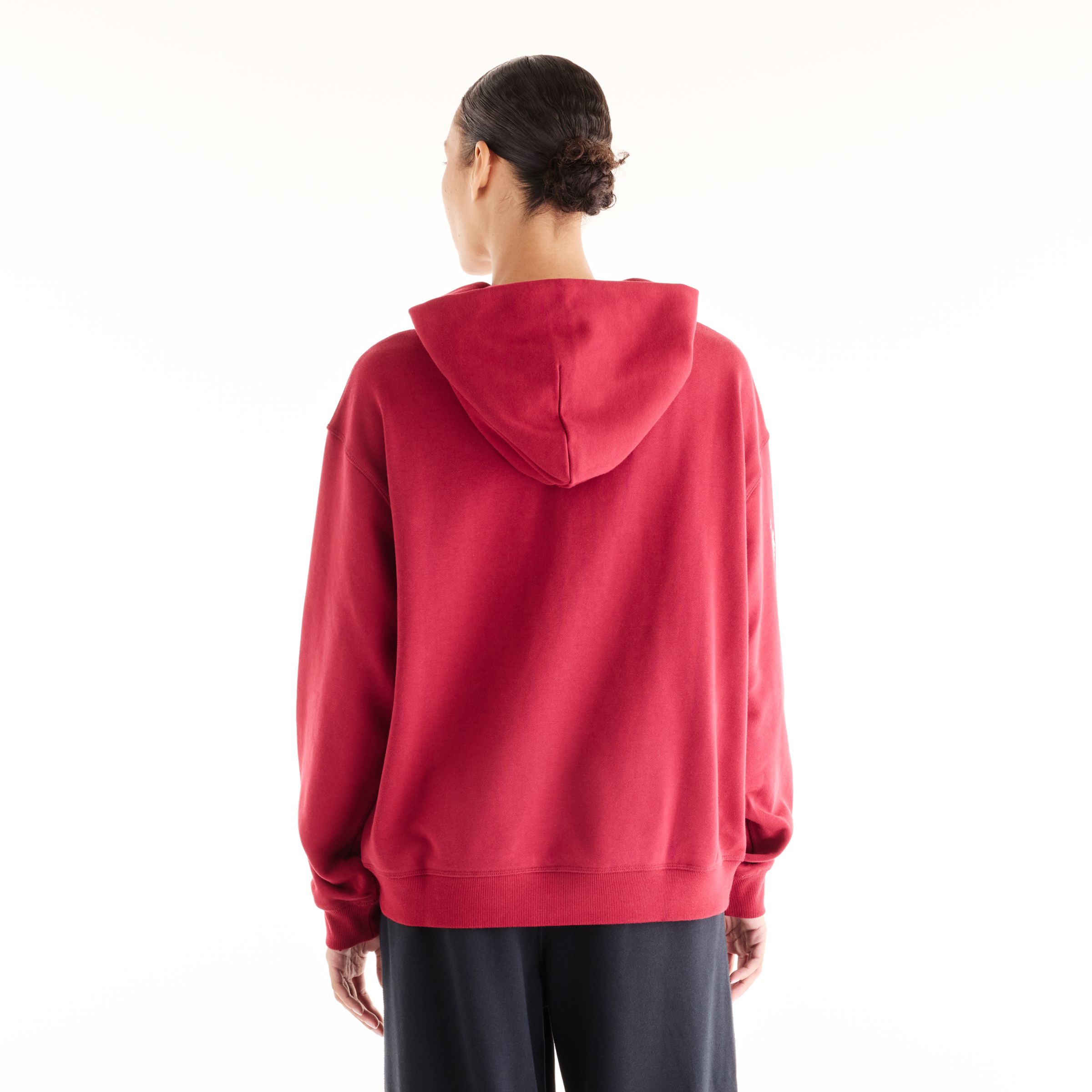 Lola is wearing size S and is 5'8"/172.72cm. Chest: 31.5"/80.01cm, Waist: 25.5"/64.77cm, Hips: 36"/91.44cm