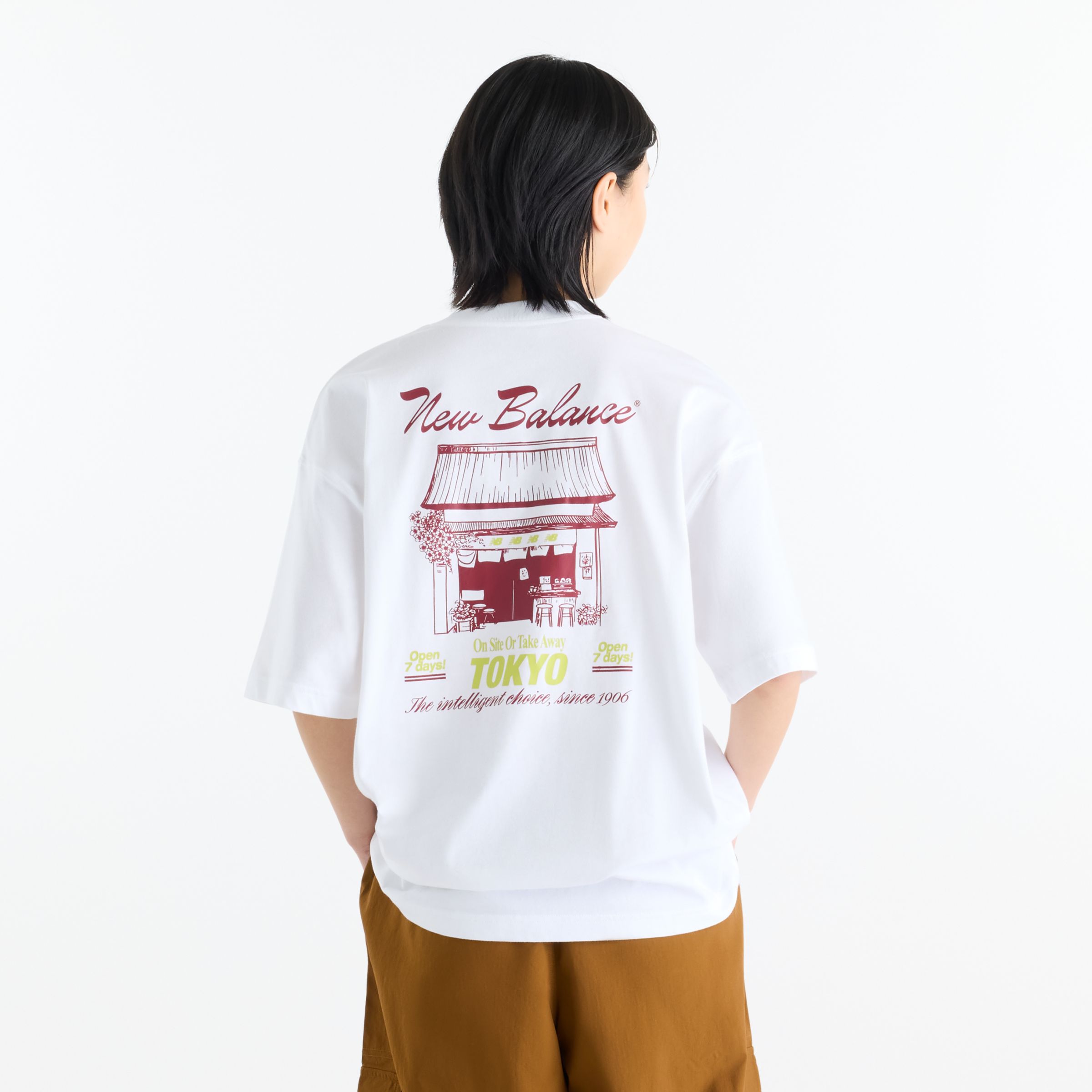 Suhyun Shin is wearing size S and is 5'7"/170.18cm. Chest: 30"/76.2cm, Waist: 24"/60.96cm, Hips: 35"/88.9cm