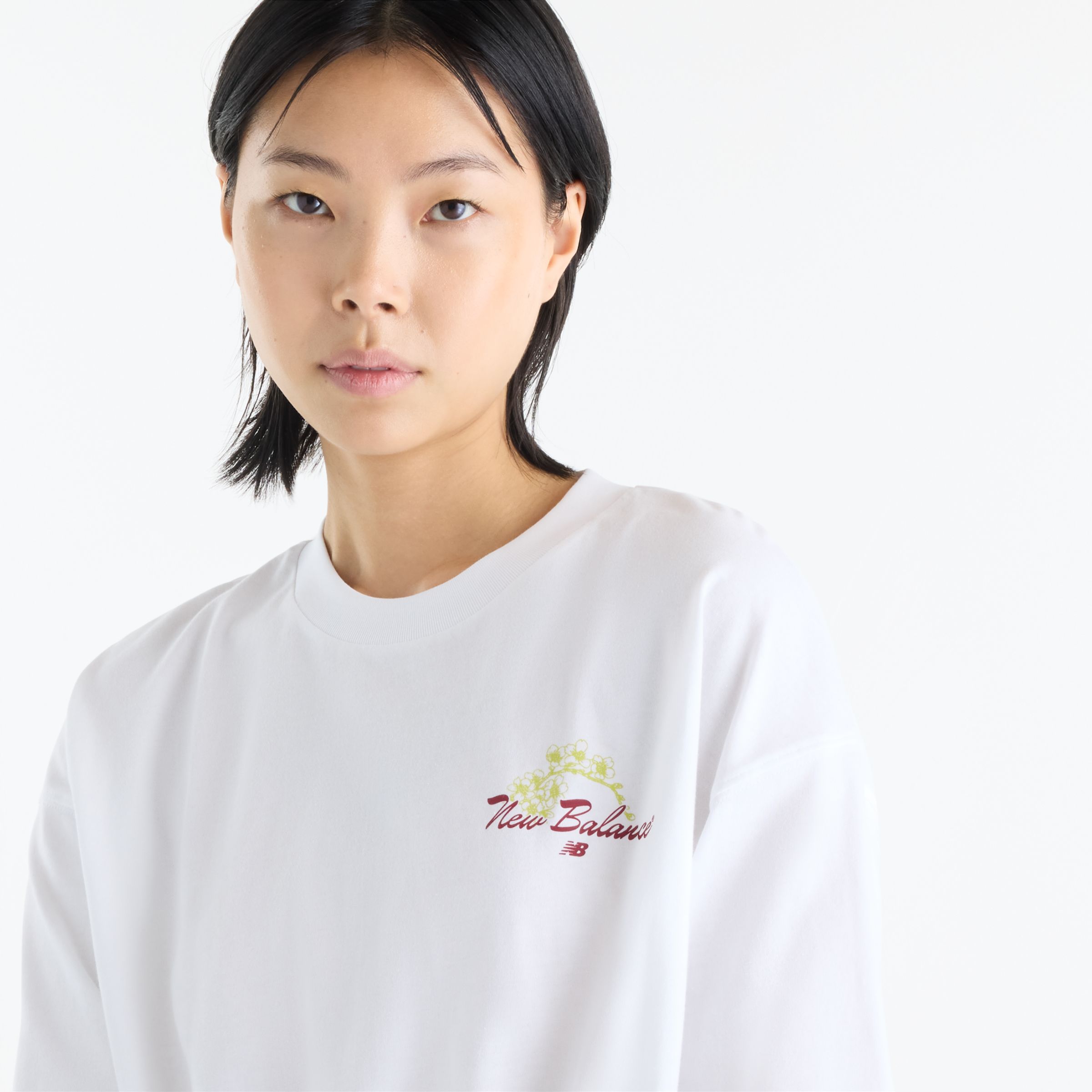 Suhyun Shin is wearing size S and is 5'7"/170.18cm. Chest: 30"/76.2cm, Waist: 24"/60.96cm, Hips: 35"/88.9cm