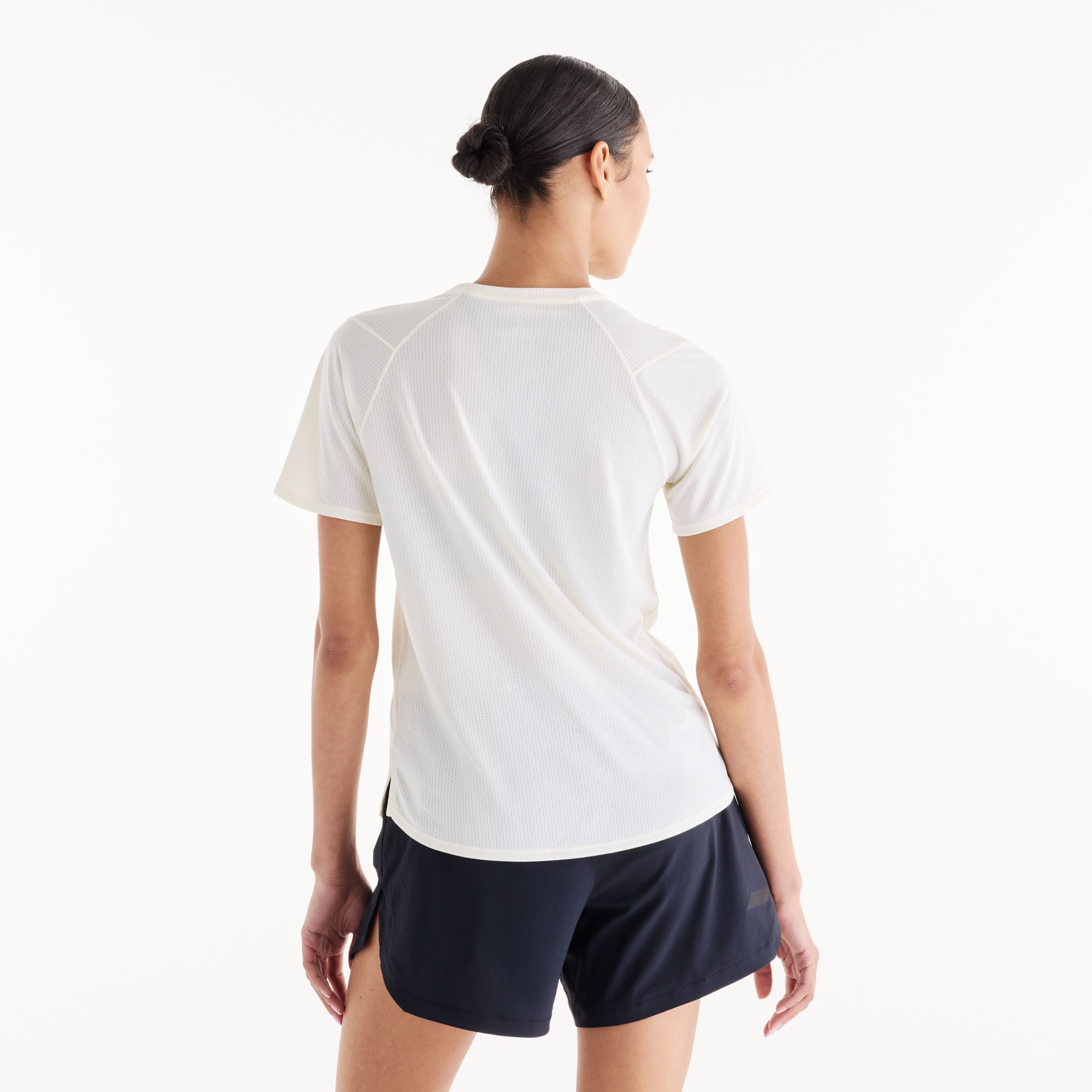 Lola is wearing size S and is 5'8"/172.72cm. Chest: 31.5"/80.01cm, Waist: 25.5"/64.77cm, Hips: 36"/91.44cm