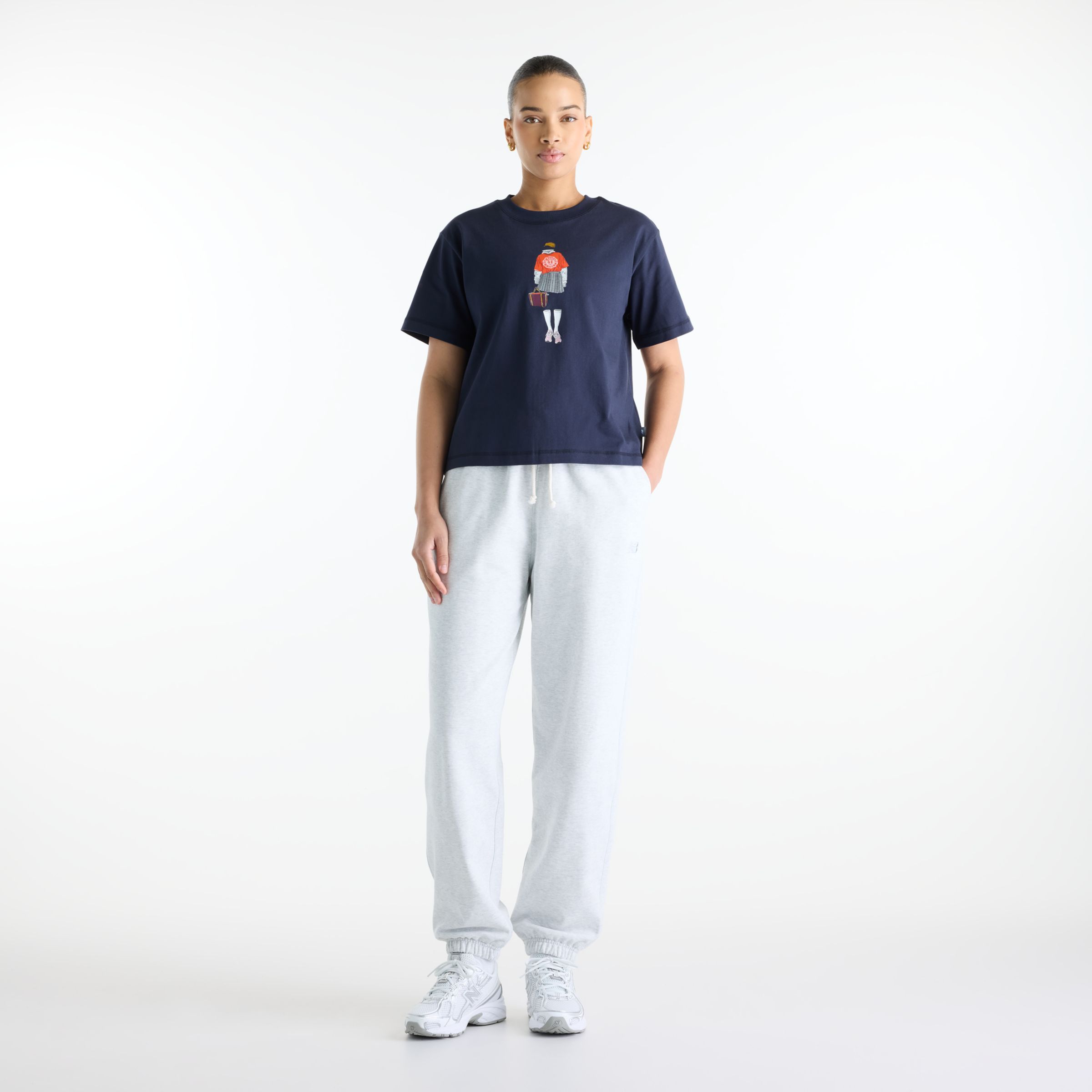 Nisaa is wearing size S and is 5'10"/177.8cm. Chest: 32"/81.28cm, Waist: 26"/66.04cm, Hips: 39"/99.06cm