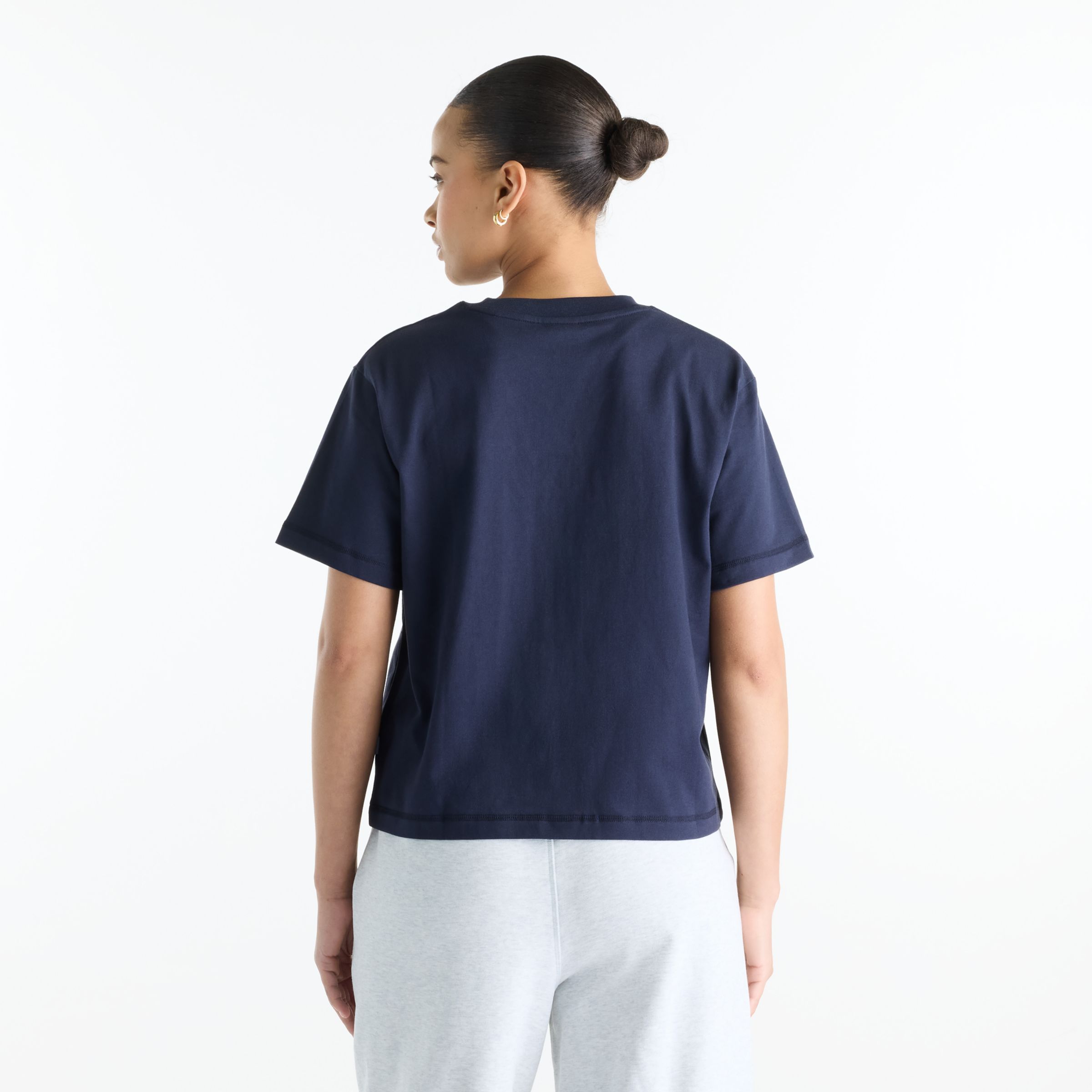 Nisaa is wearing size S and is 5'10"/177.8cm. Chest: 32"/81.28cm, Waist: 26"/66.04cm, Hips: 39"/99.06cm