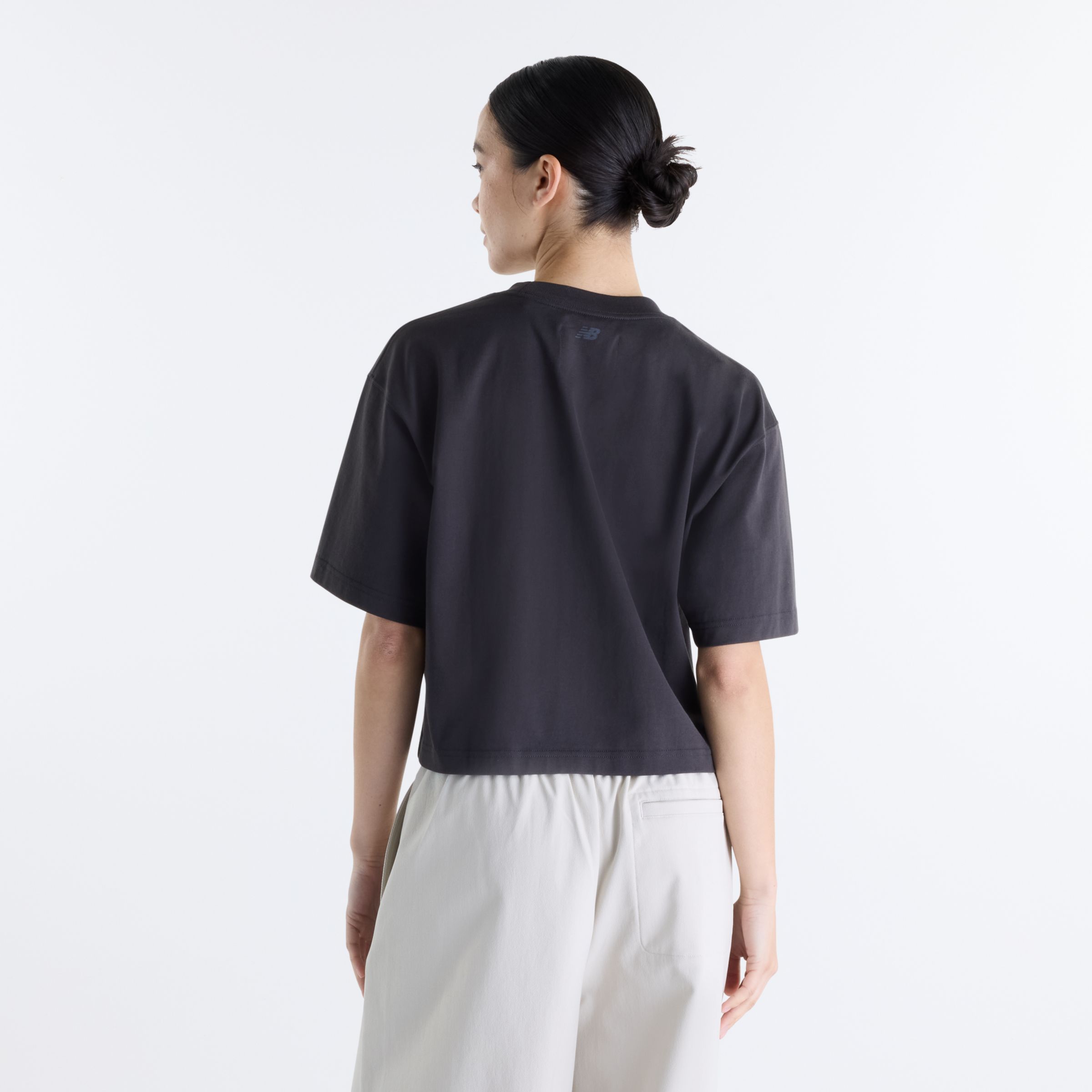 Gemma is wearing size S and is 5'7"/170.18cm. Chest: 30.5"/77.47cm, Waist: 24"/60.96cm, Hips: 35"/88.9cm