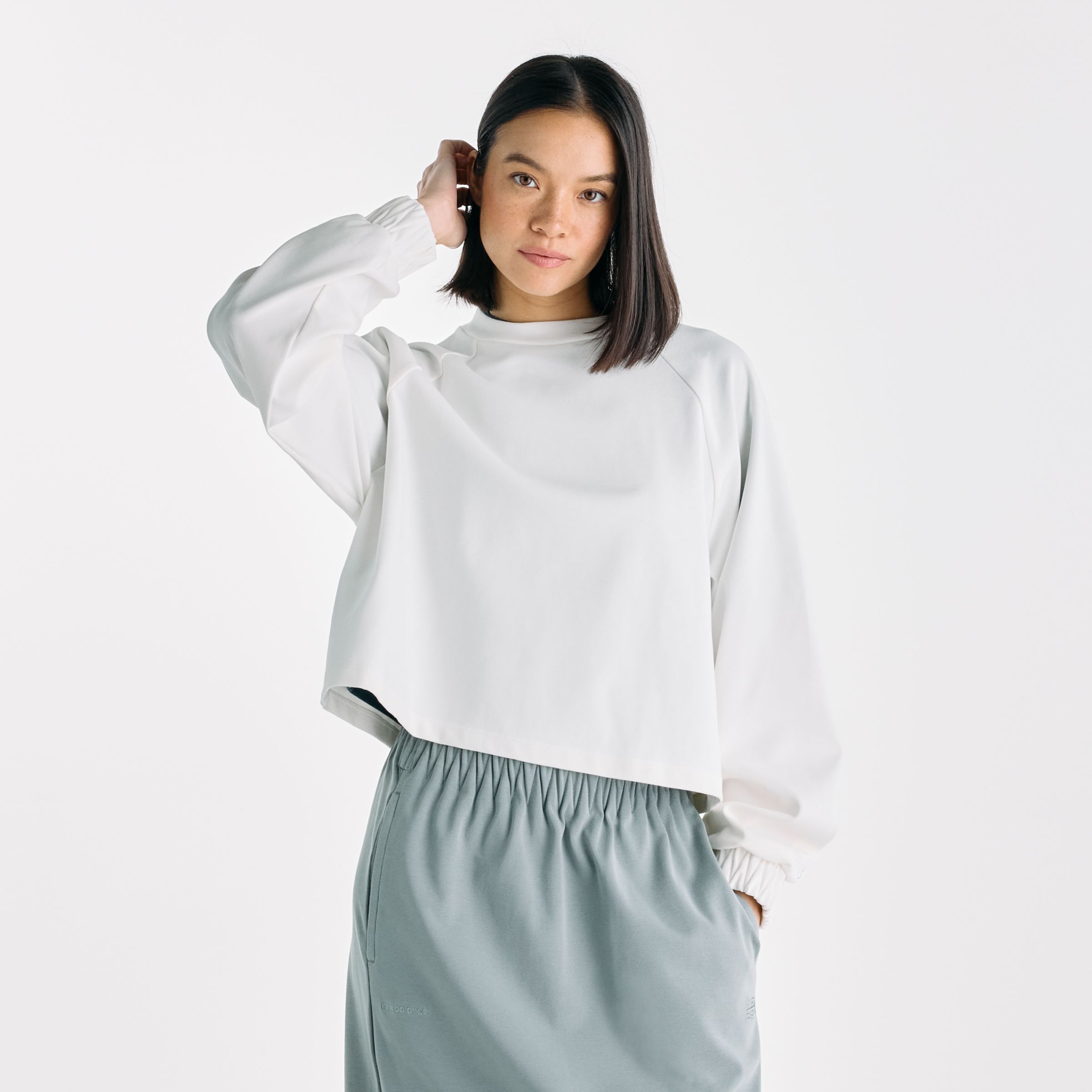 Gemma is wearing size S and is 5'7"/170.18cm. Chest: 30.5"/77.47cm, Waist: 24"/60.96cm, Hips: 35"/88.9cm