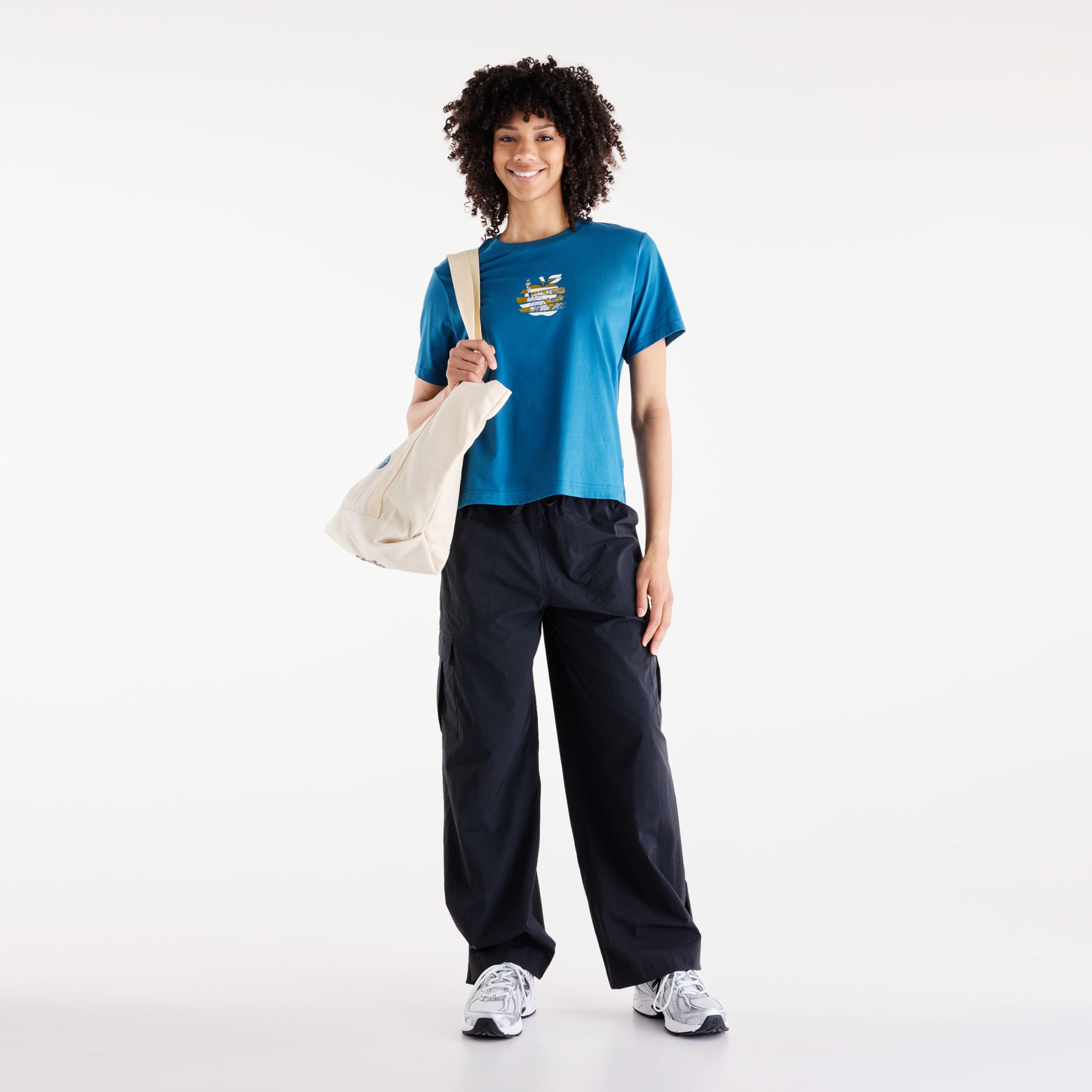 Payton is wearing size S and is 31"/45cm. Chest: 31" / 79 cm, Waist: 24.5" / 62 cm, Hips: 37" / 94 cm