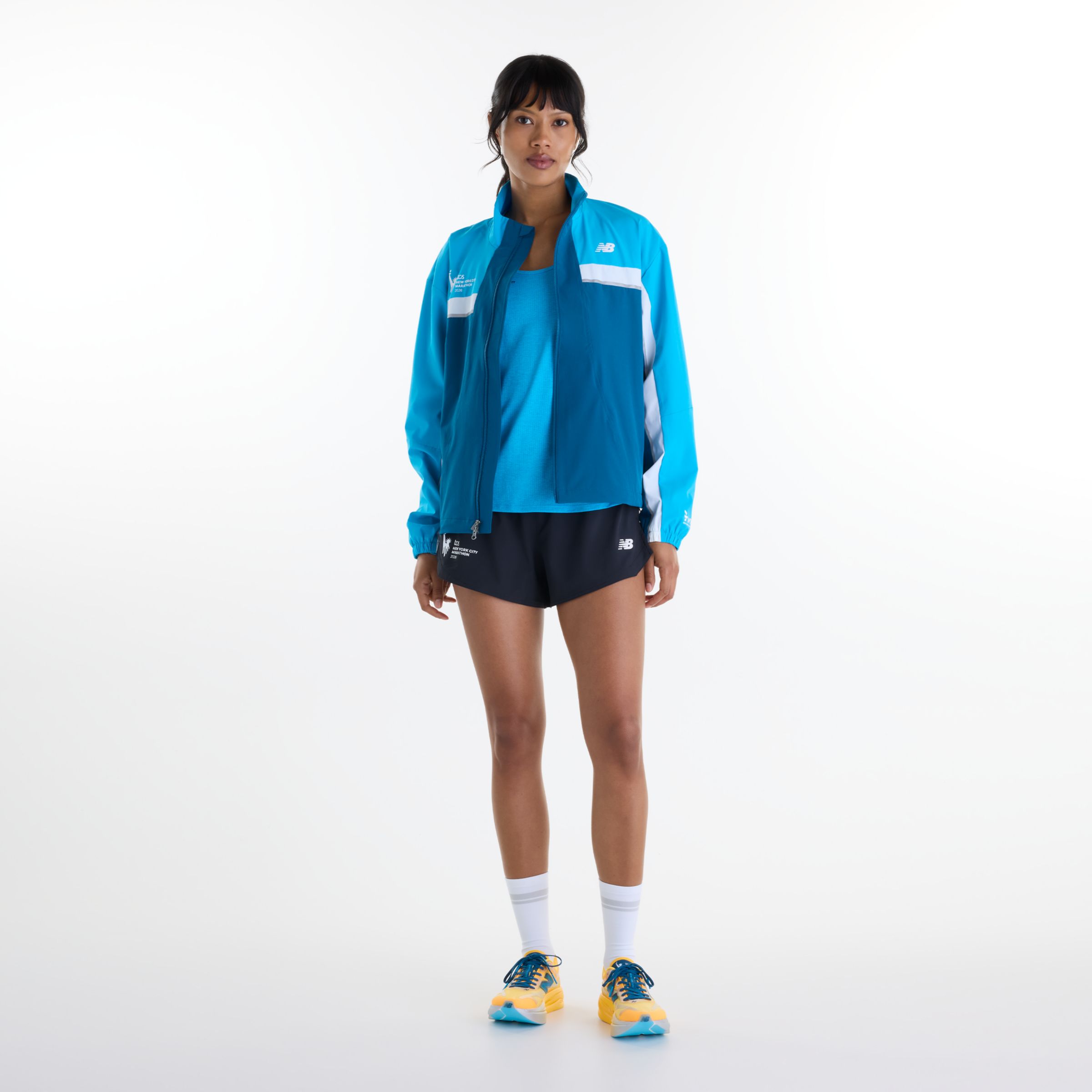 Chi is wearing size S and is 5'9"/ 175cm. Chest: 32"/81cm, Waist: 24"/61cm, Hips: 35"/89cm