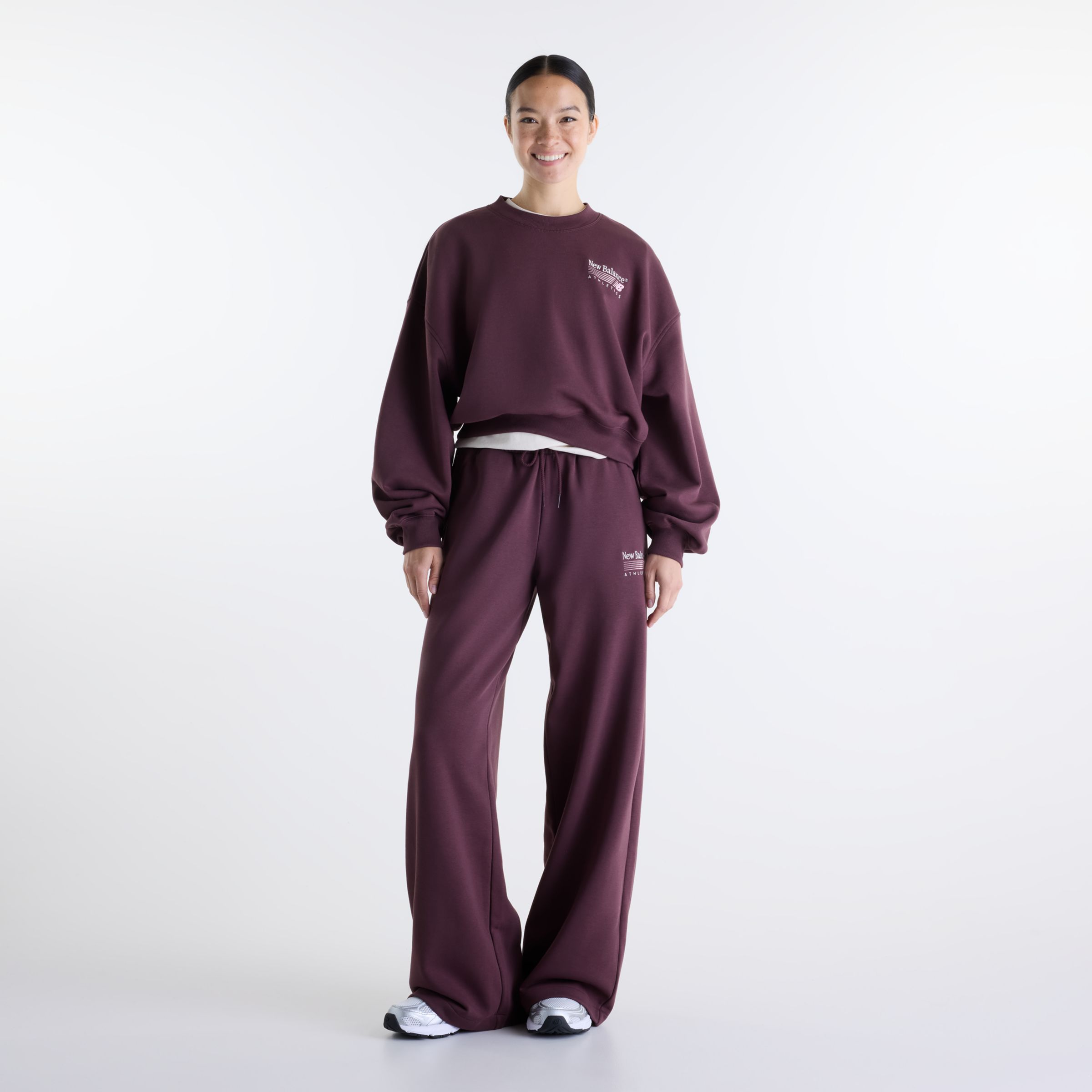 Gemma 穿著尺碼 S, 身高 5'7"/170.18cm 公分. 胸圍 : 30.5"/77.47cm, 腰圍 : 24"/60.96cm, 臀圍 : 35"/88.9cm