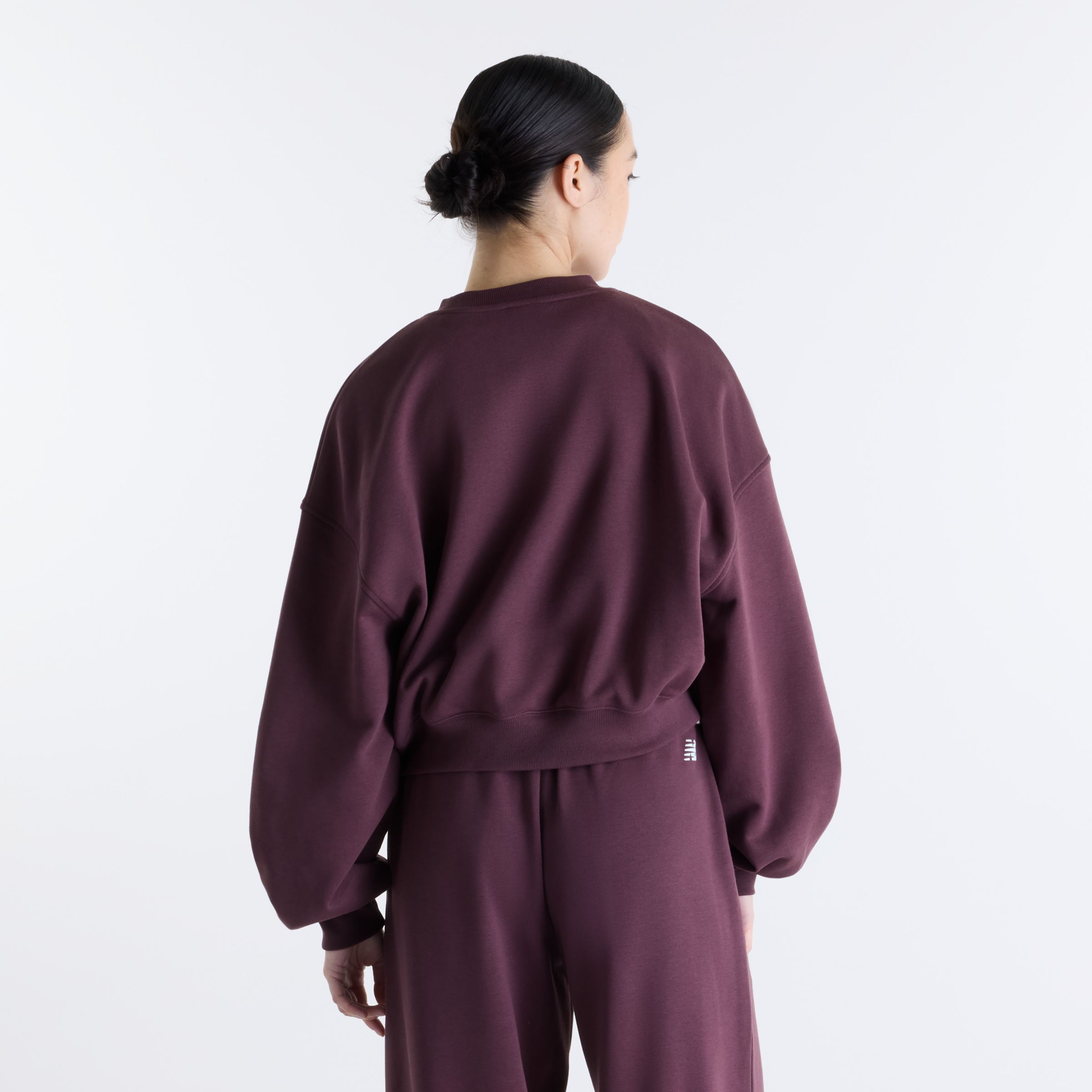 Gemma 穿著尺碼 S, 身高 5'7"/170.18cm 公分. 胸圍 : 30.5"/77.47cm, 腰圍 : 24"/60.96cm, 臀圍 : 35"/88.9cm