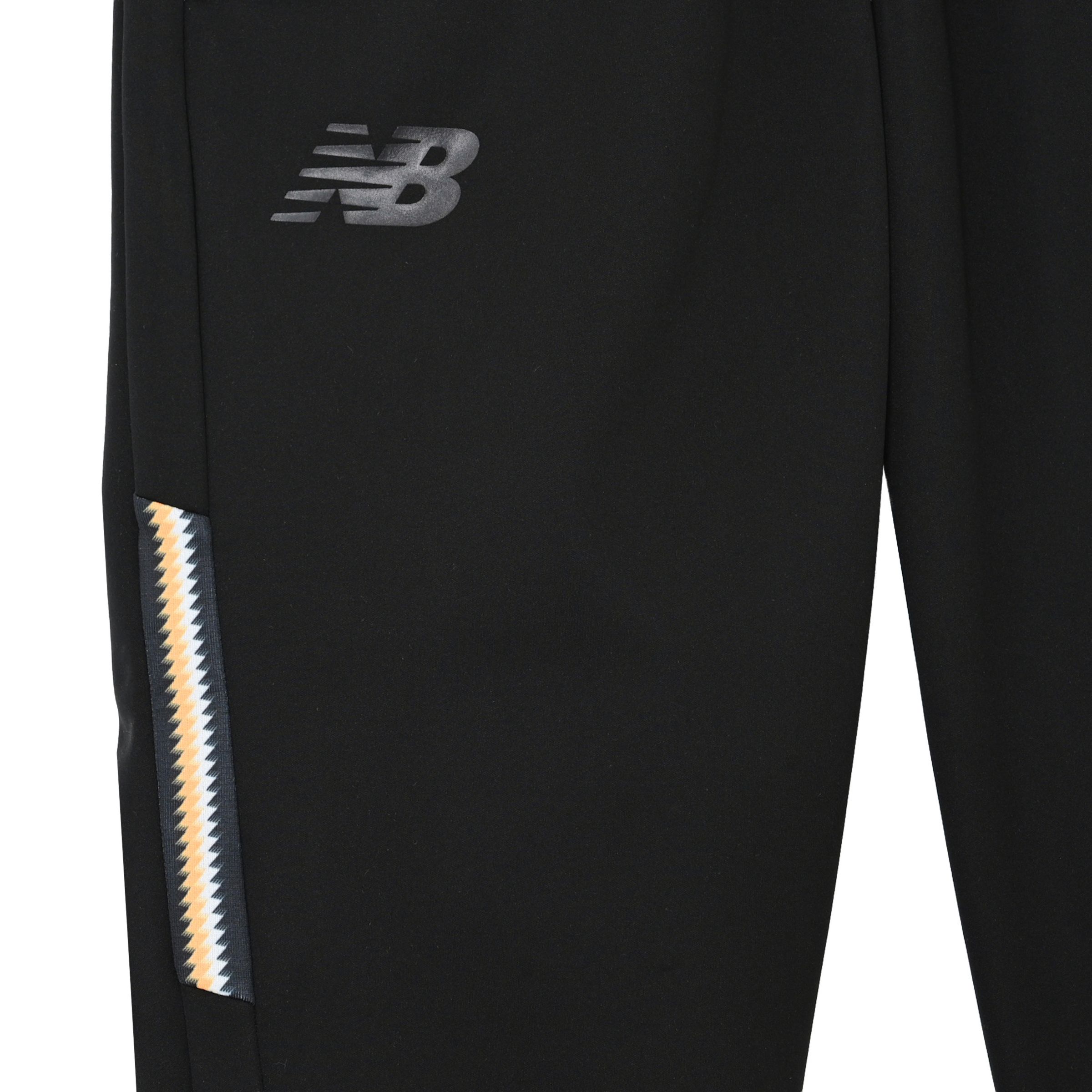 New Balance Black Out ストレッチボンディングパンツ 防風撥水, YB62C5N1BK